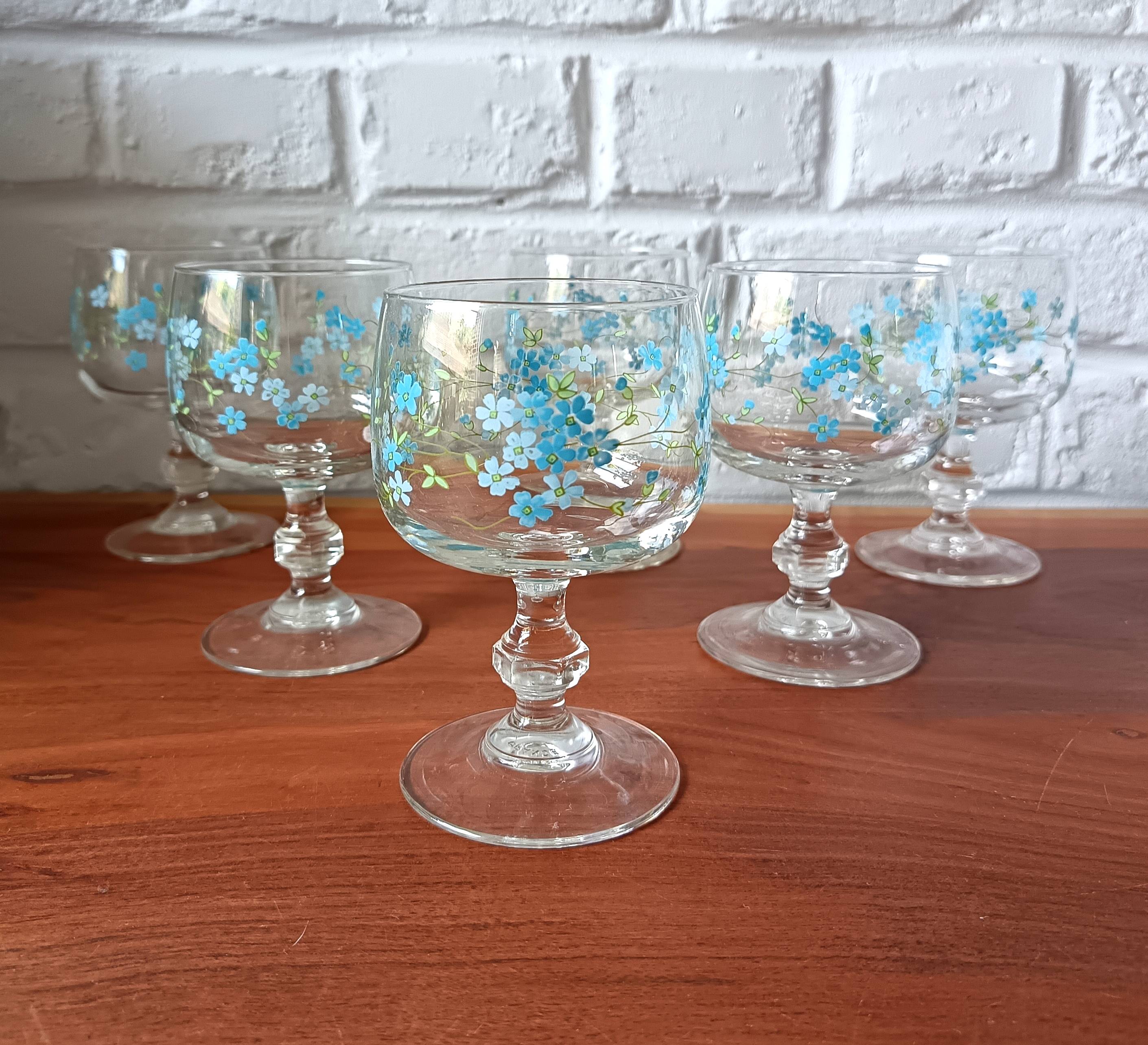 Arcoroc france stemmed glasses with forget-me-not decor, vintage 1980s