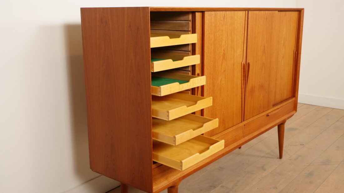 Vintage cabinet | Danish design | sliding doors | Gunni Omann | 180 cm