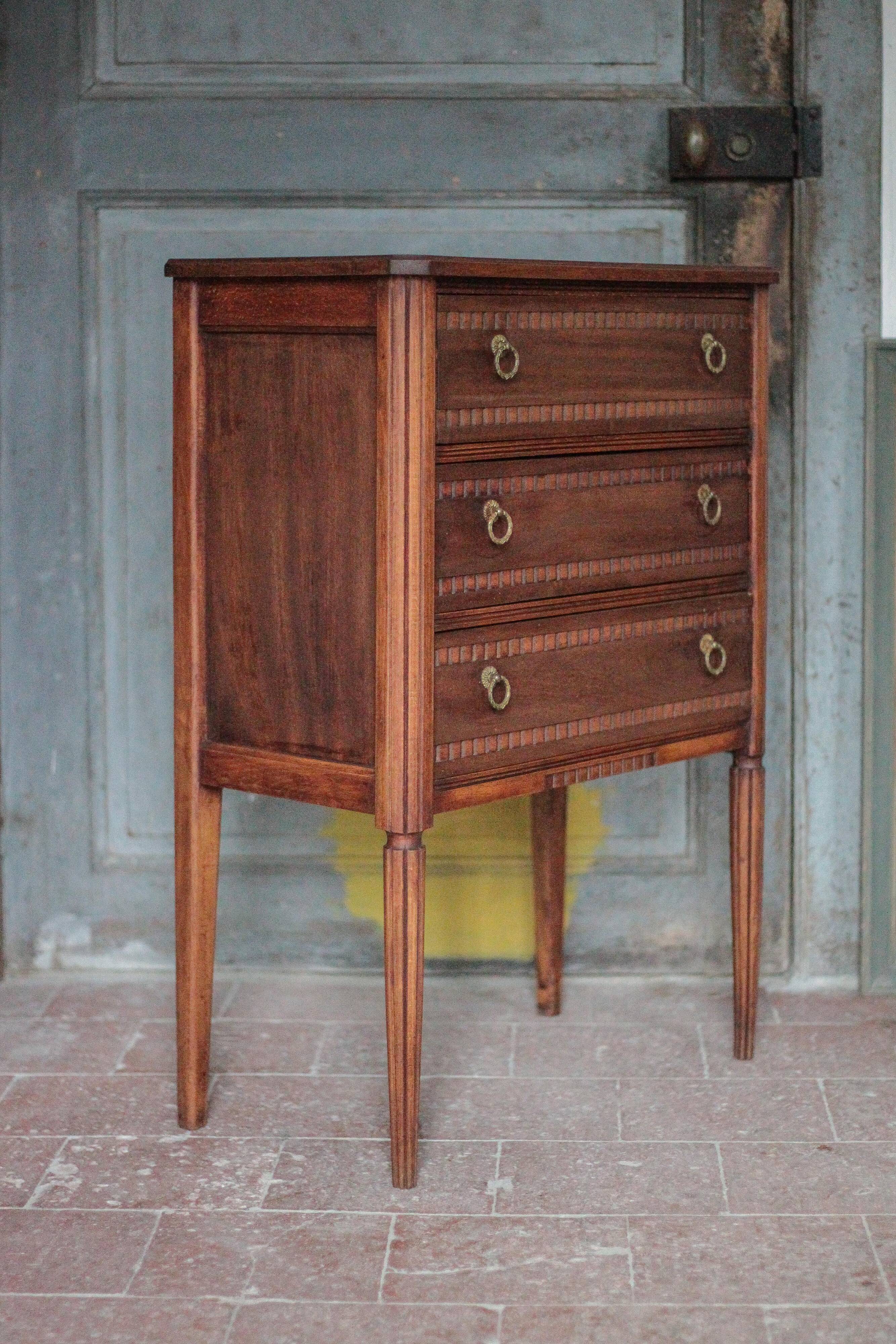 Wooden furniture with 3 drawers in Louis XVI style, chiffonnier table.
