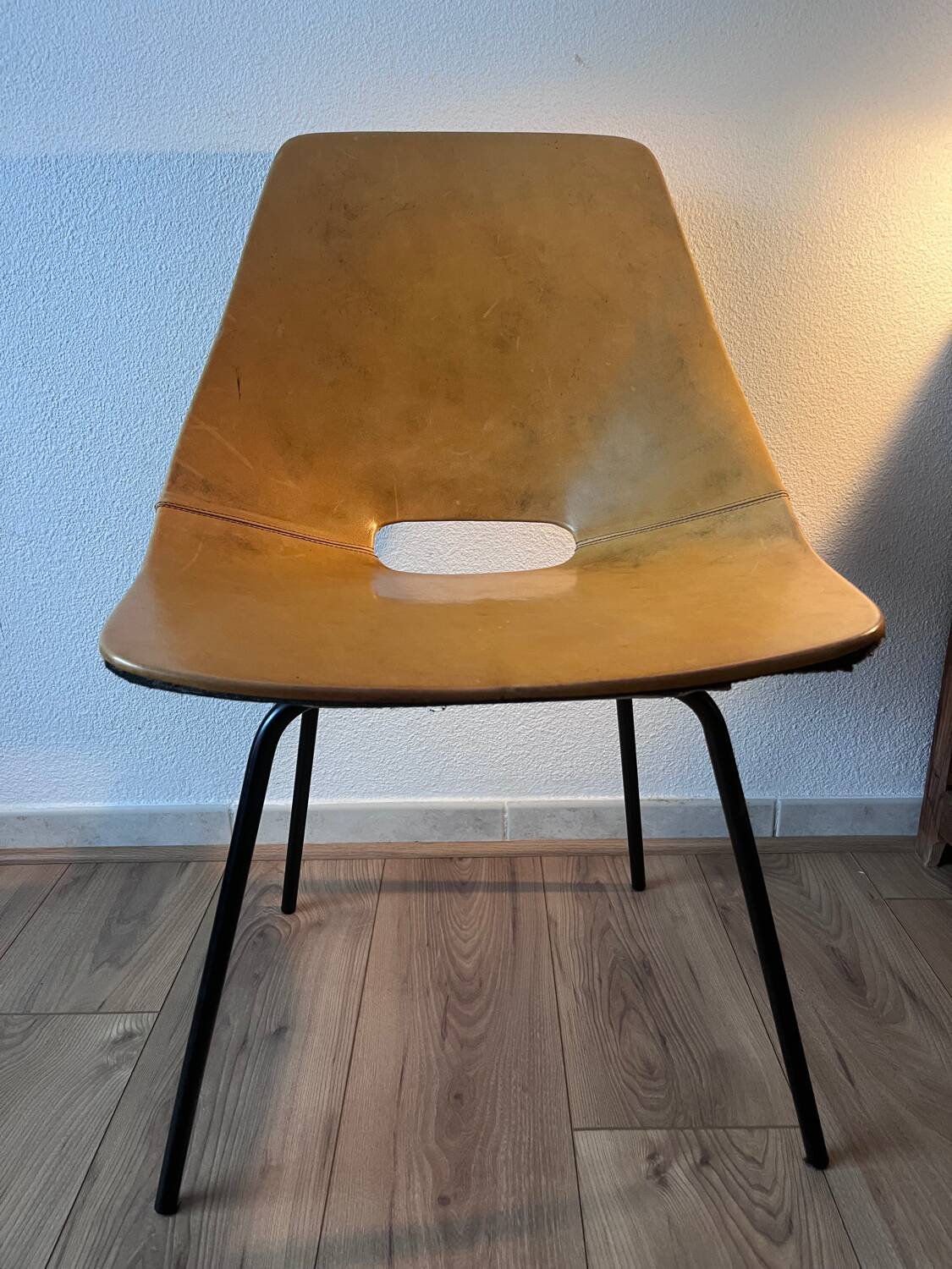 “Tonneau” chair by Pierre Guariche