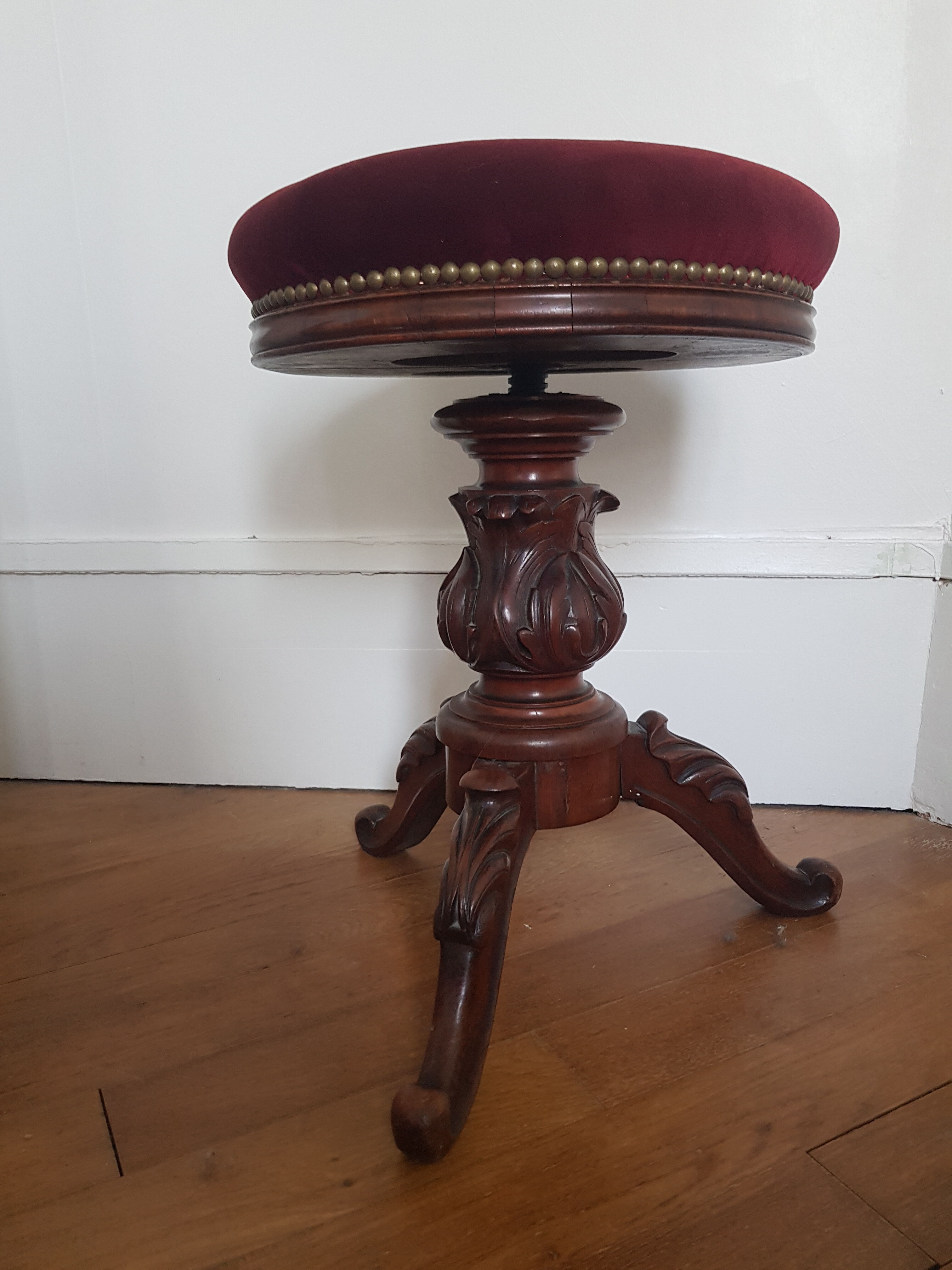 Piano stool
