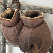 Ancienne paire de gants de boxe en cuir
