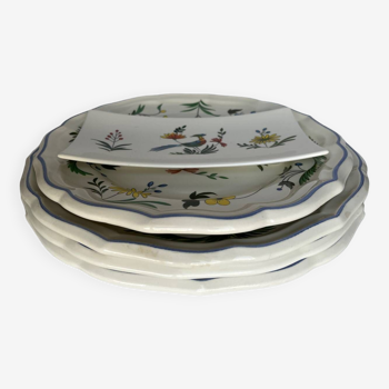 Set of 4 plates and 1 empty pocket