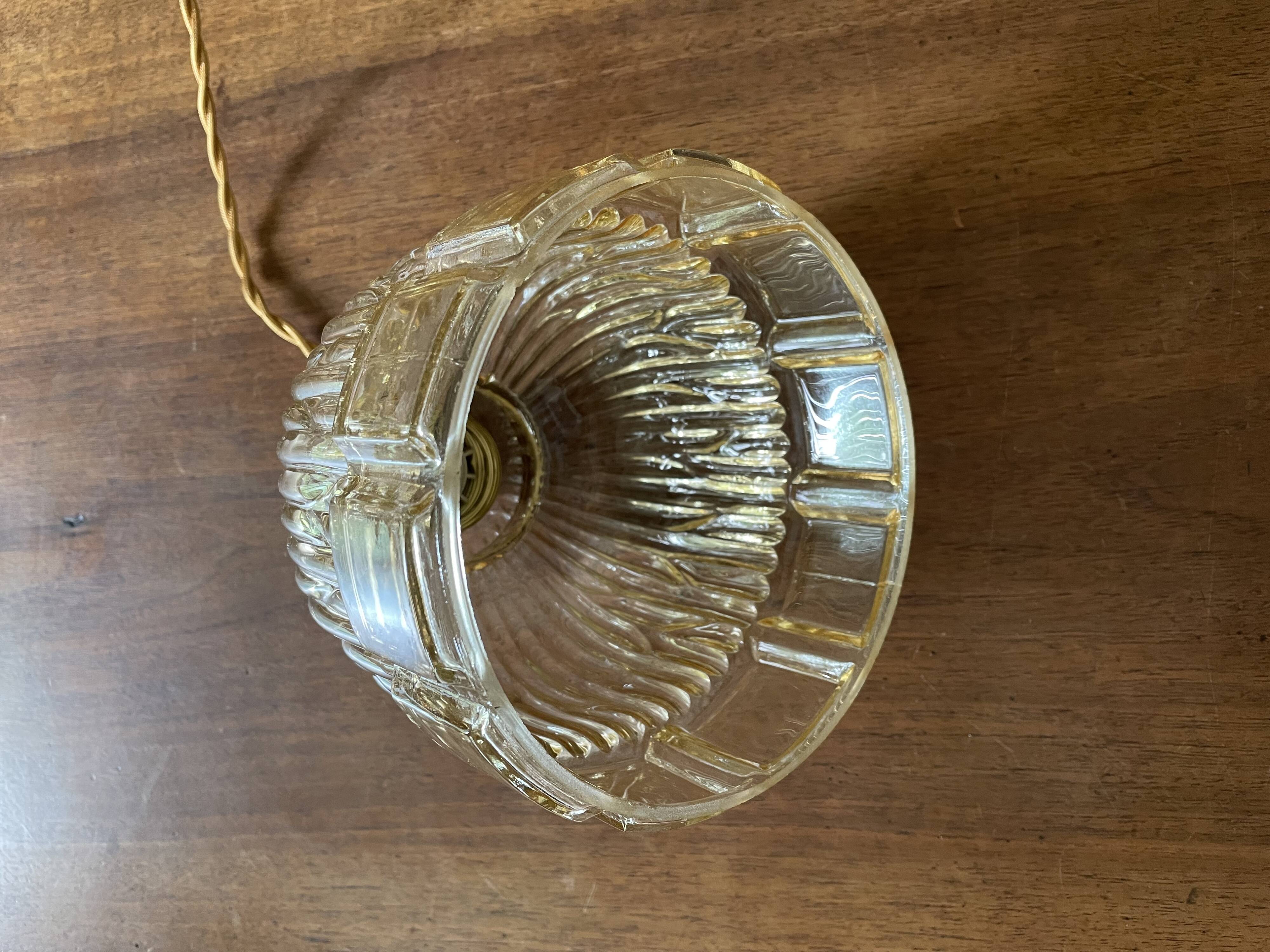 Molded glass suspension