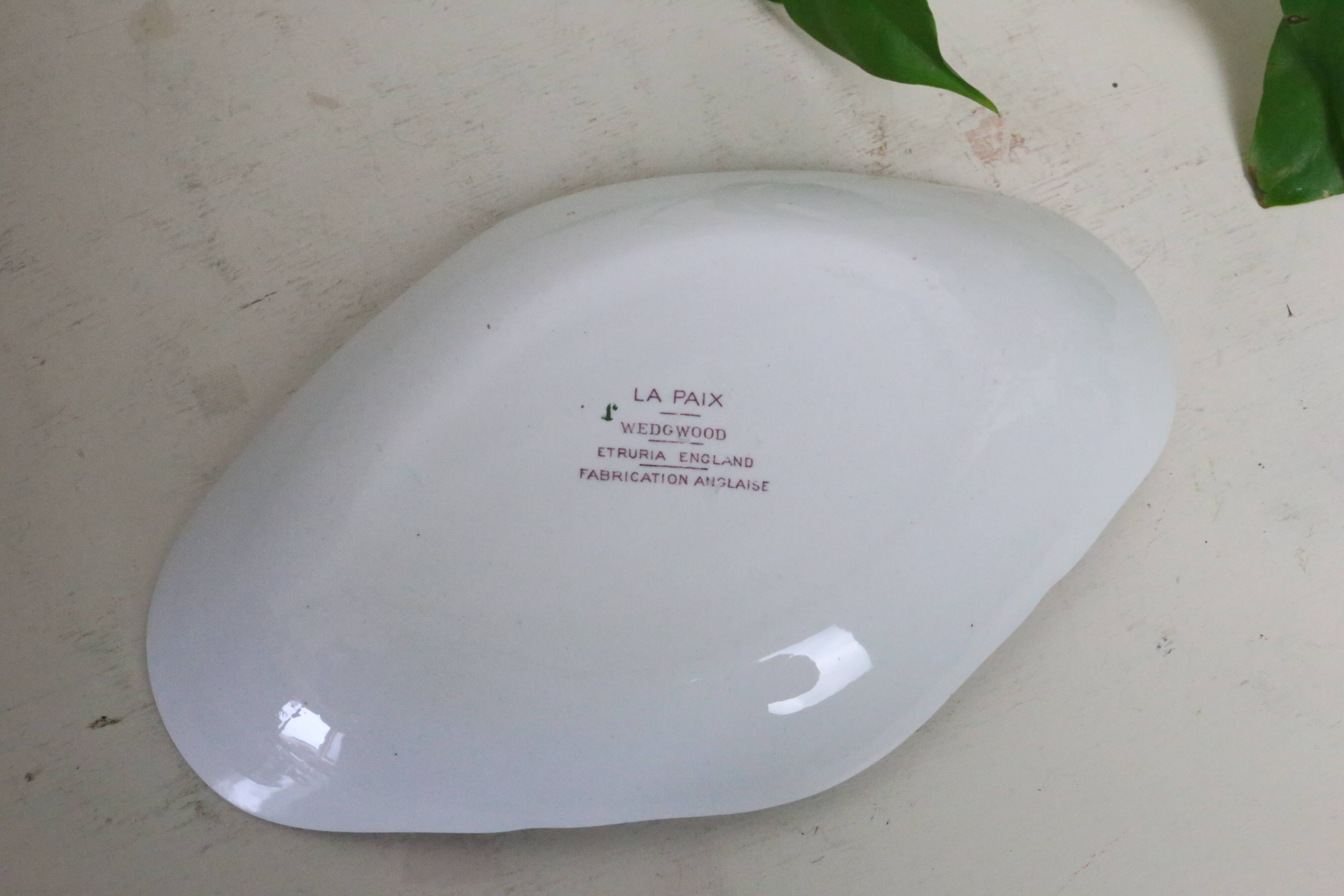 English Wedgwood earthenware dish, La Paix model