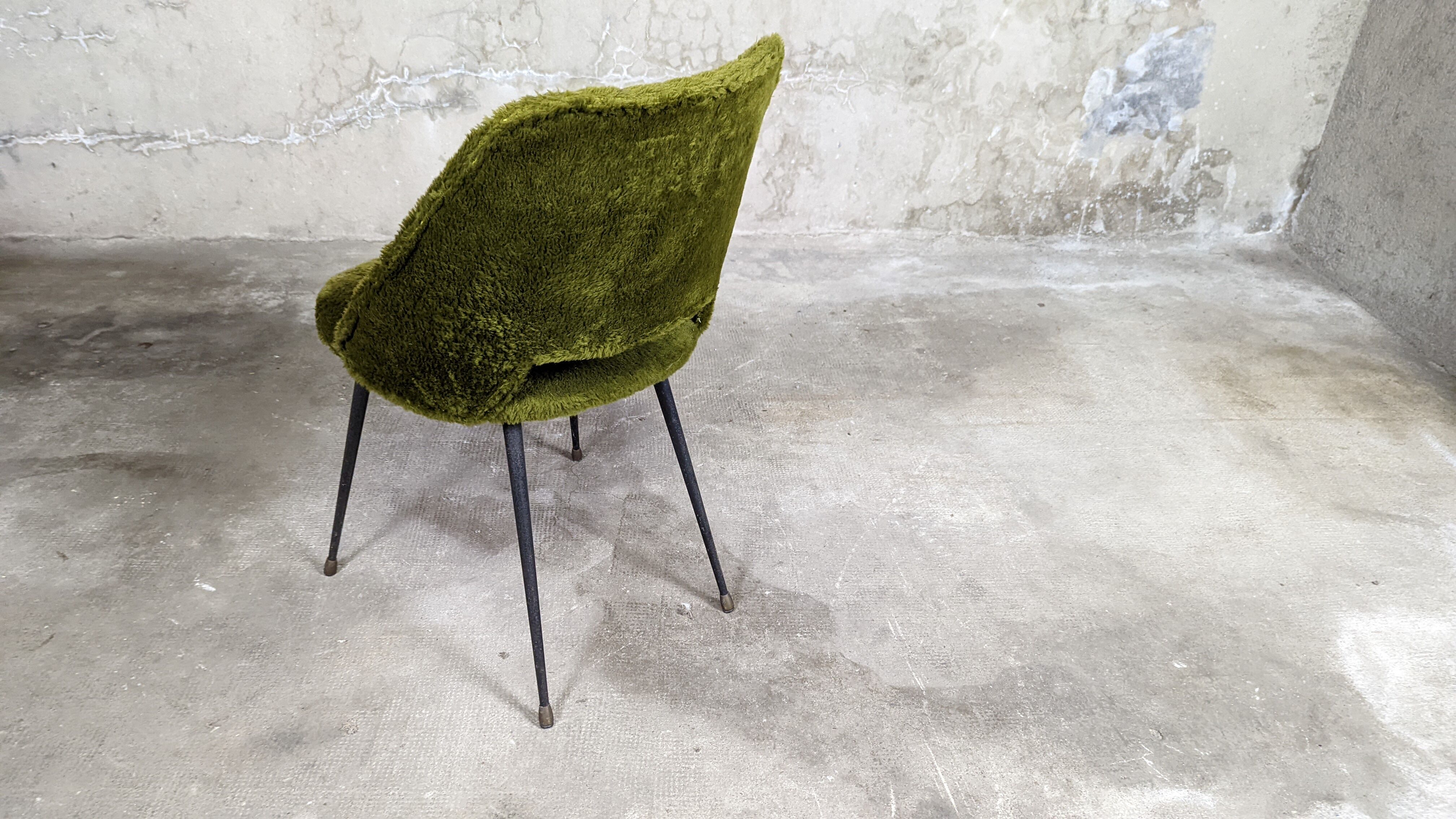 Vintage moumoute chair set