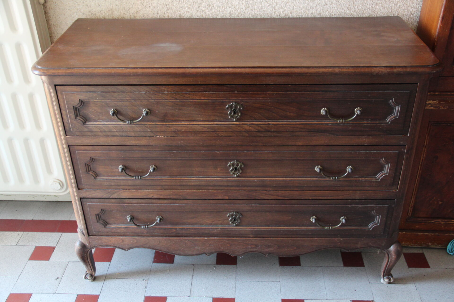 Commode régionale de style Louis XV