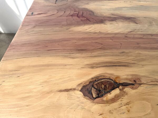 Table basse brutaliste organique en cèdre massif, années 70