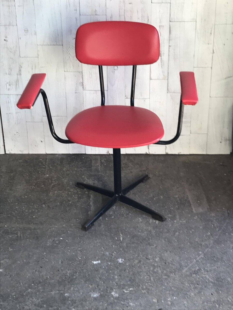 Set de 2 chaises de bureau pivotantes rouge et noir en skaï et métal, années 1960