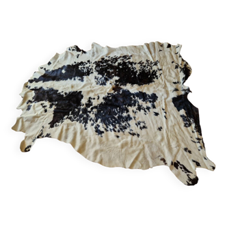 Large cowhide (rug)