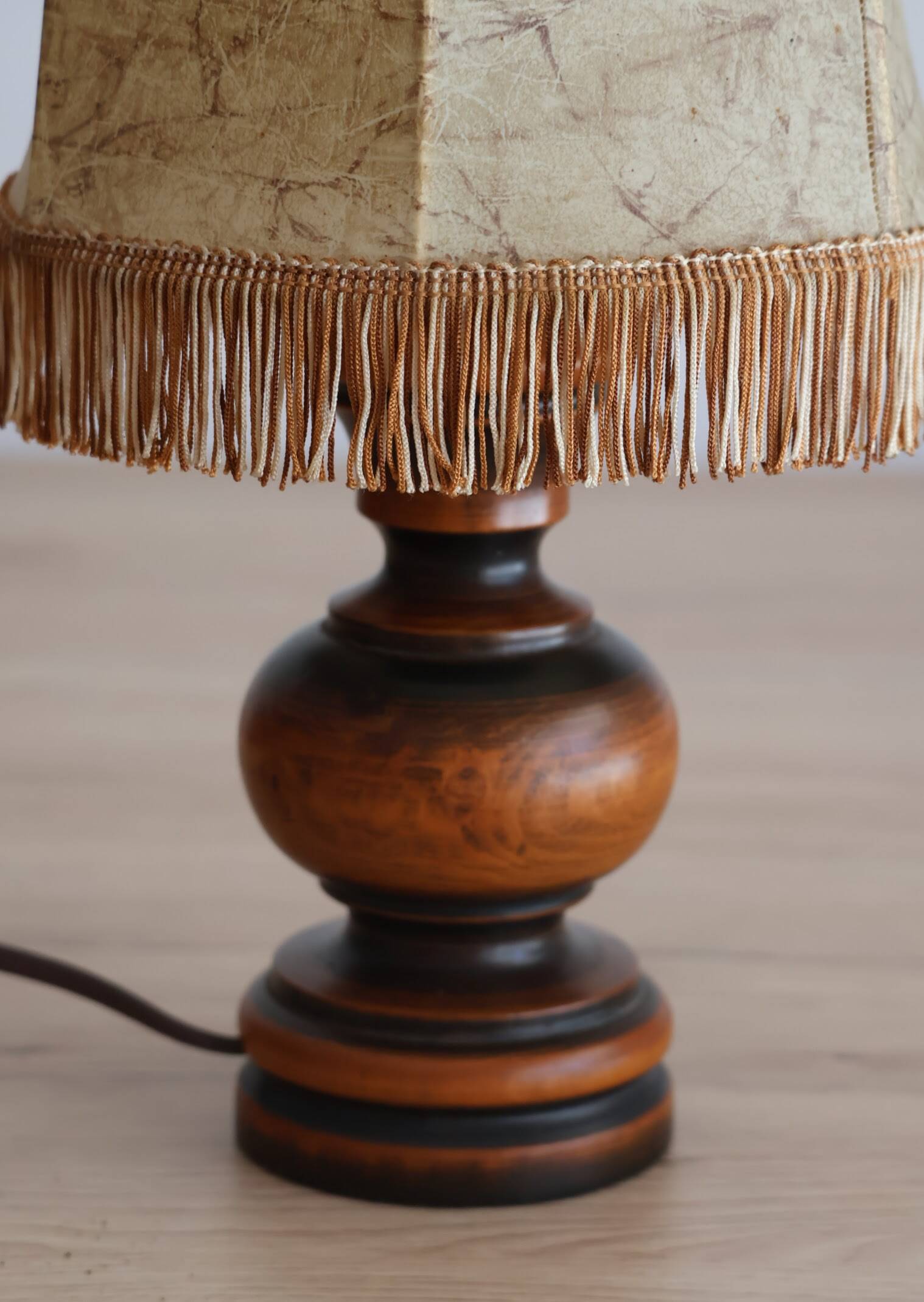 Vintage Italian table lamp in turned wood and leather lampshade