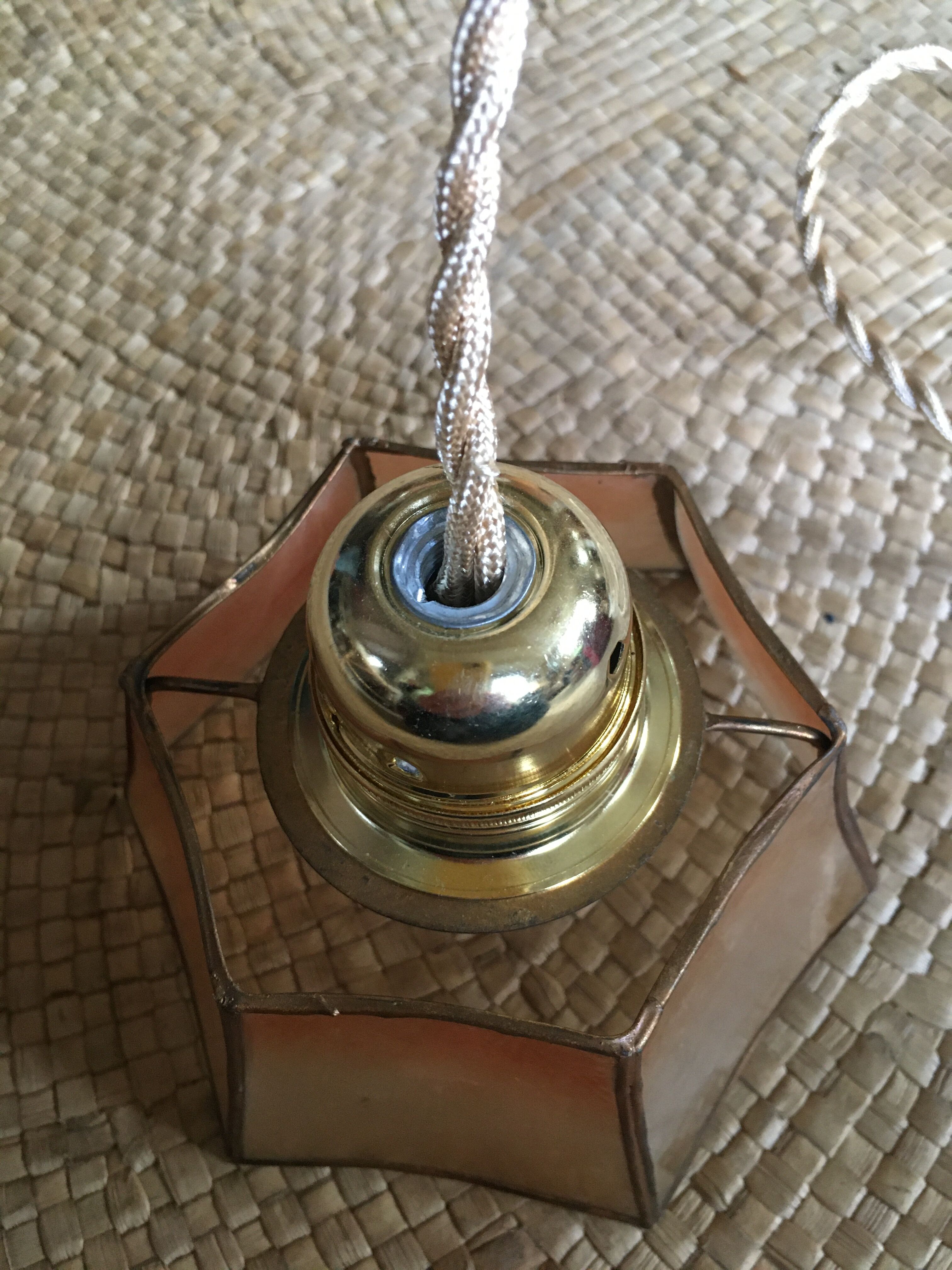 Mother-of-pearl hand lamp