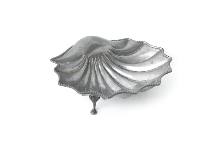 vintage shell dish, tin shell, table décor, pocket empty, tin cup, tin shell
