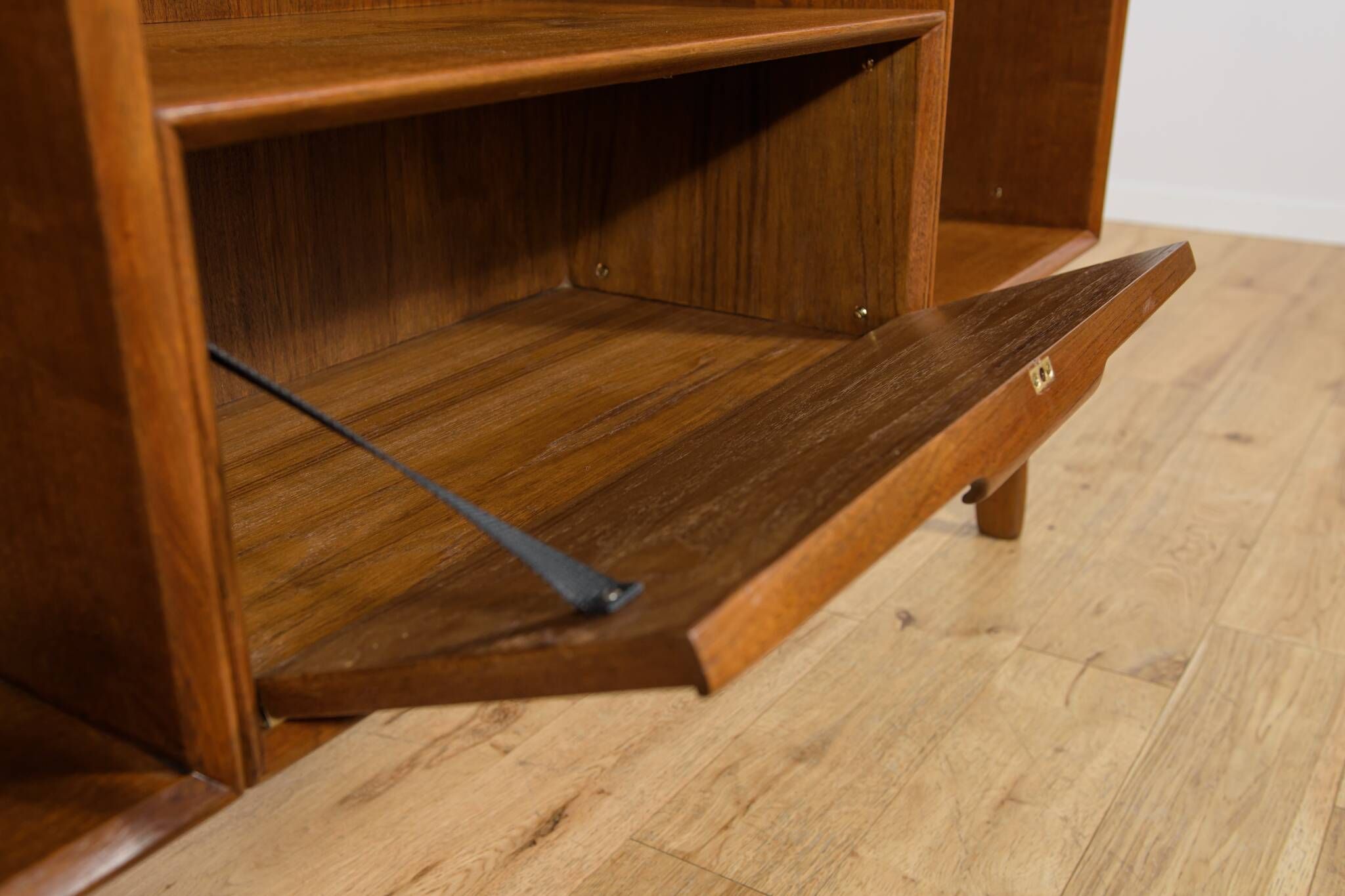 Bureau indépendant en teck modèle 75 de Omann Jun, Danemark, années 1950.
