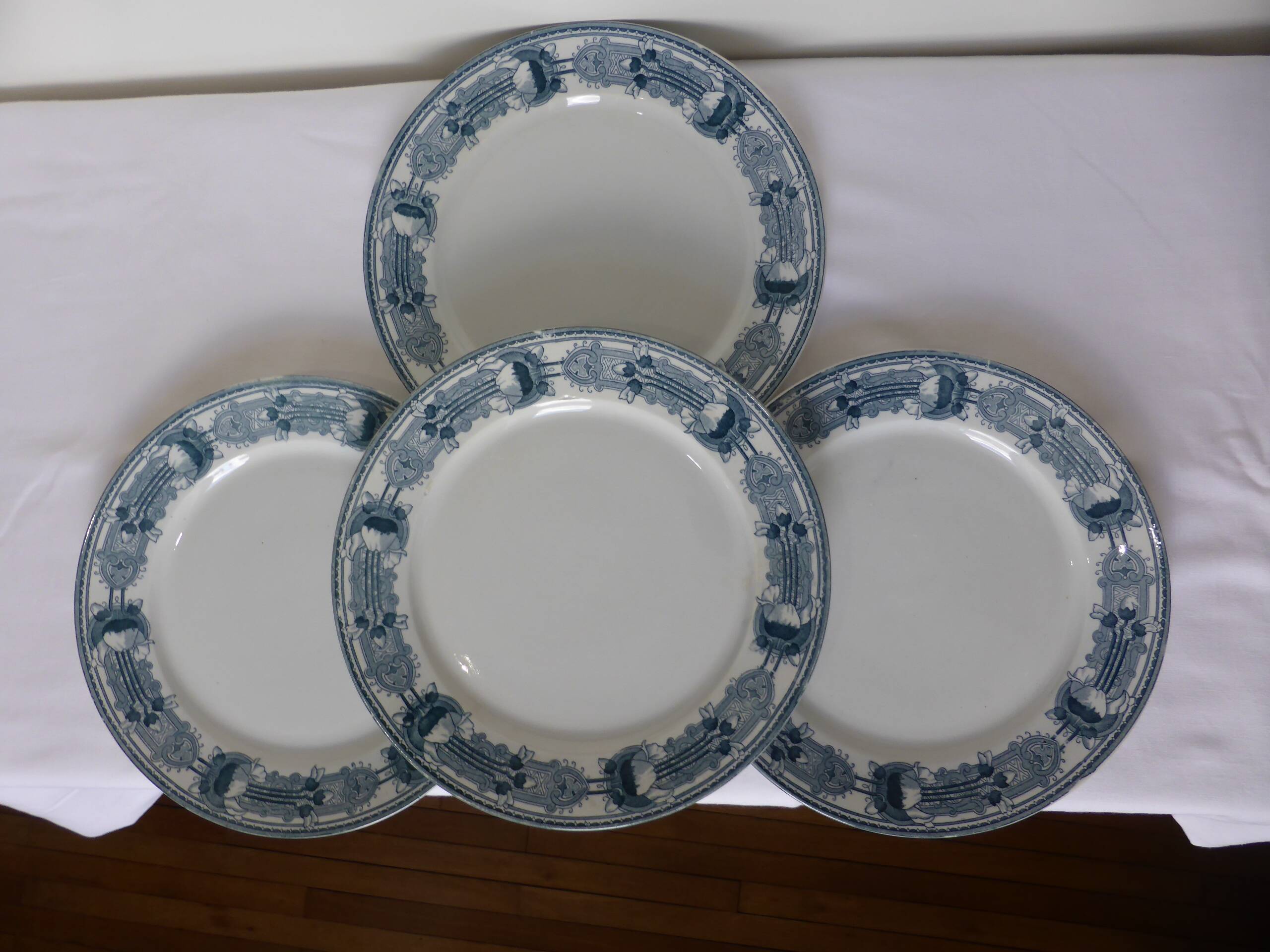 4 vintage dinner plates from CM&C, Massena model 220604