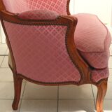 Vintage shepherdess armchair in pink velvet.