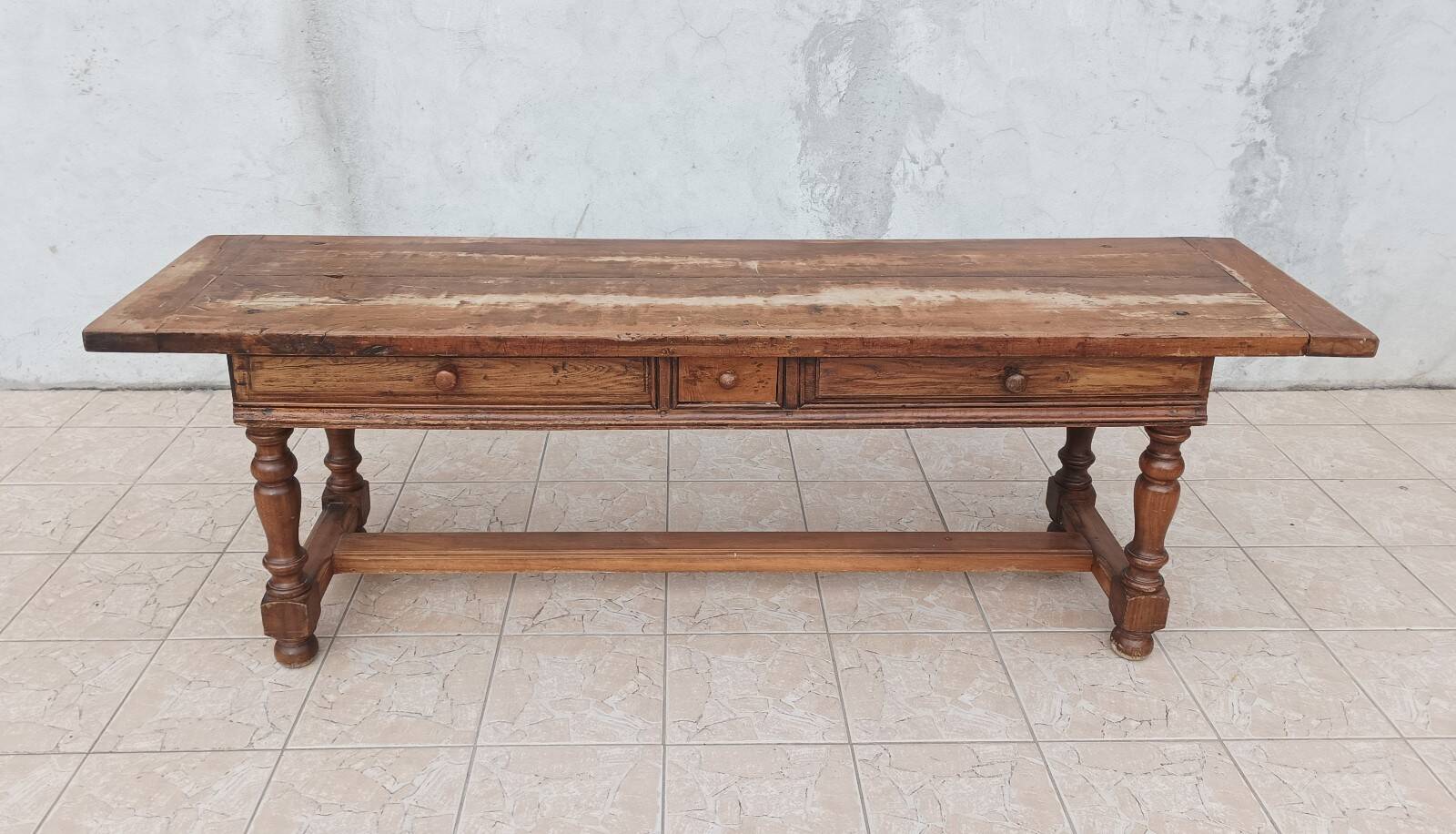 Farm table in walnut