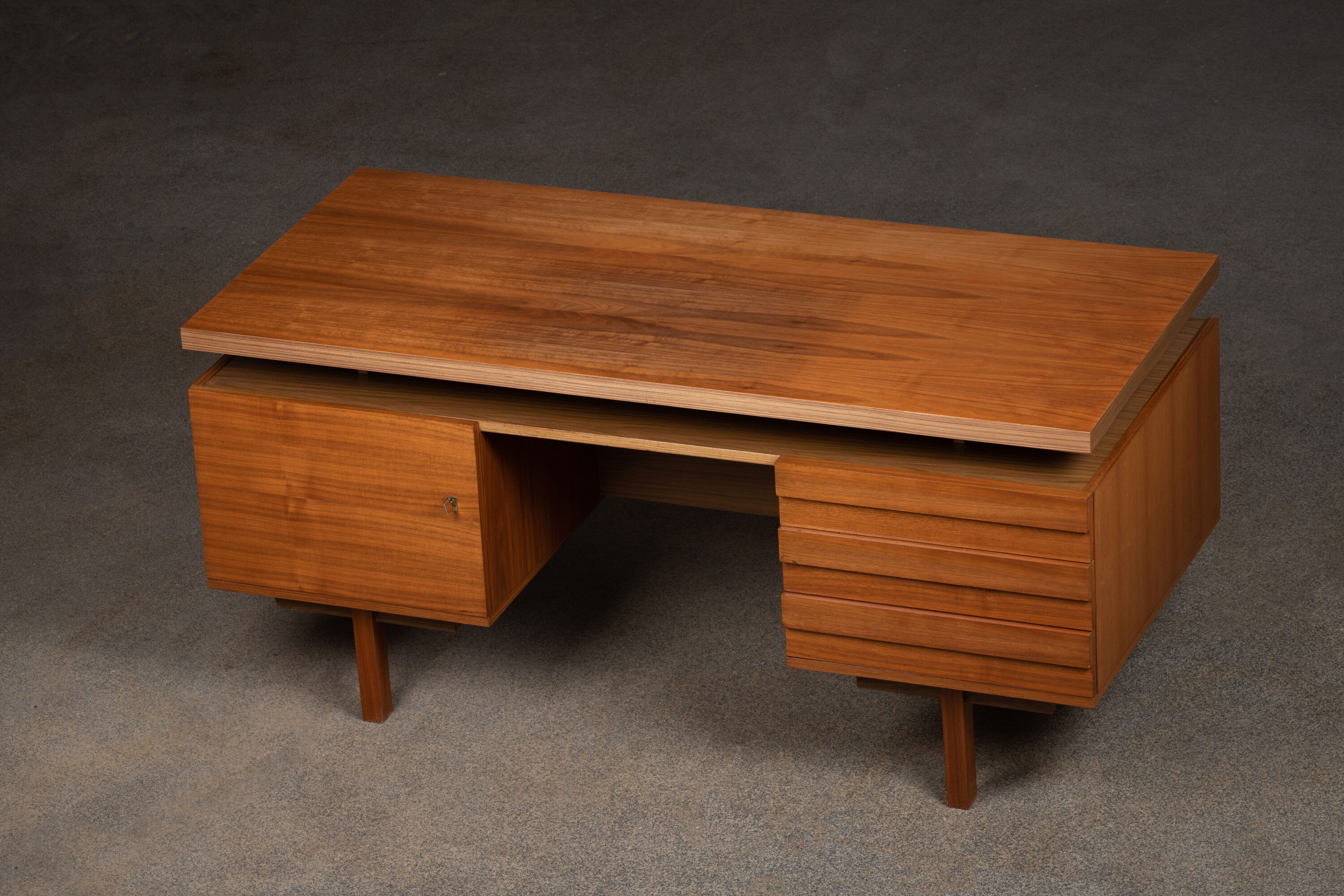 Double-sided scandinavian desk – 165 cm