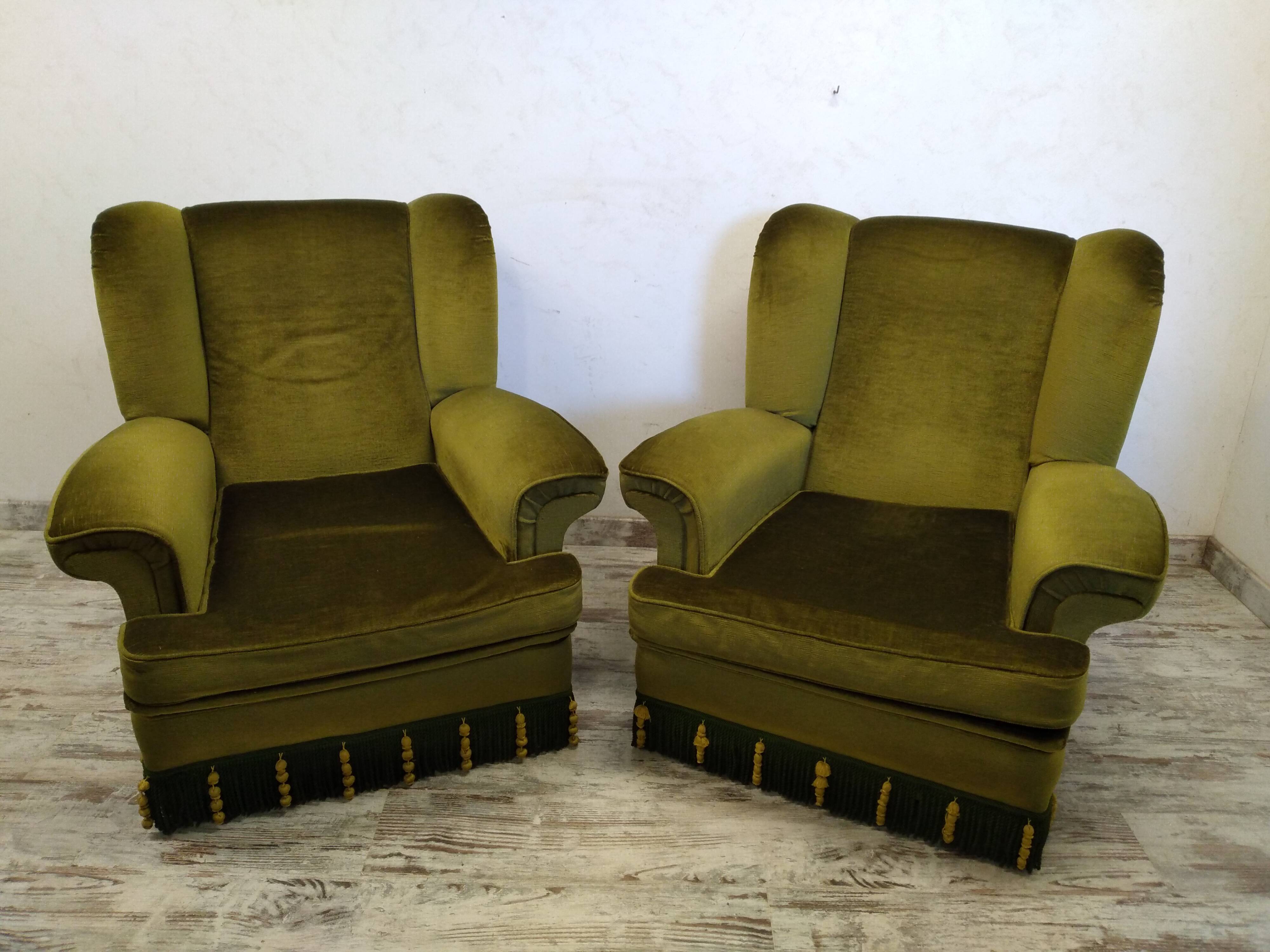 Armchairs with fringes and velvet ears