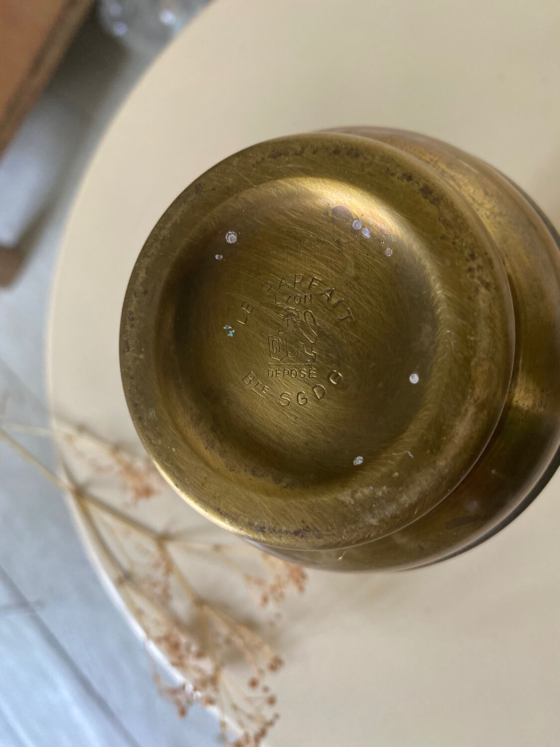 Salière en laiton marque Le Parfait