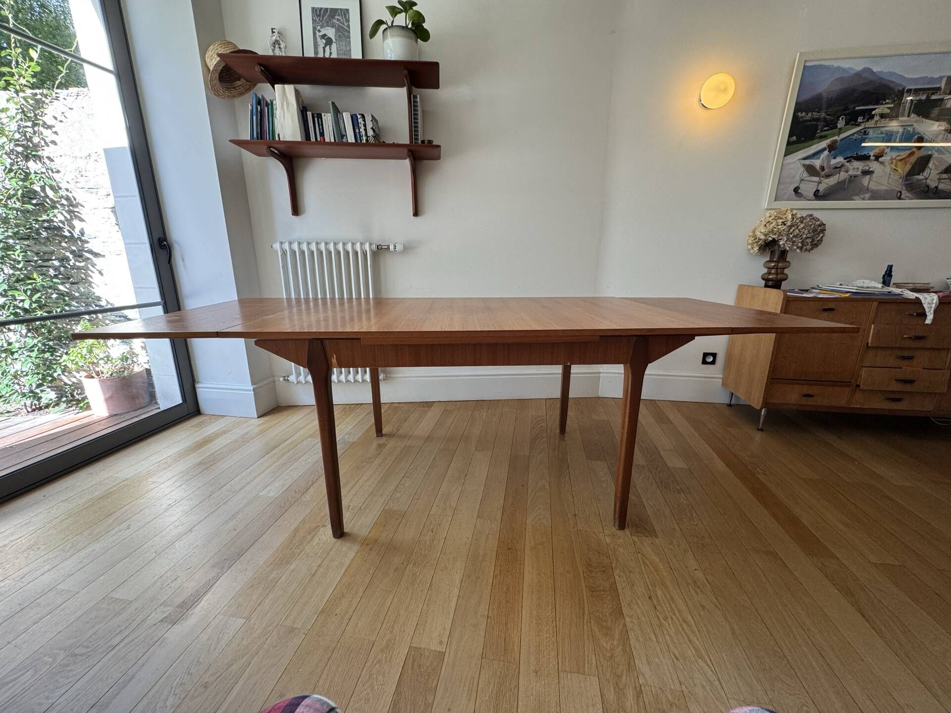 Extendable Scandinavian table