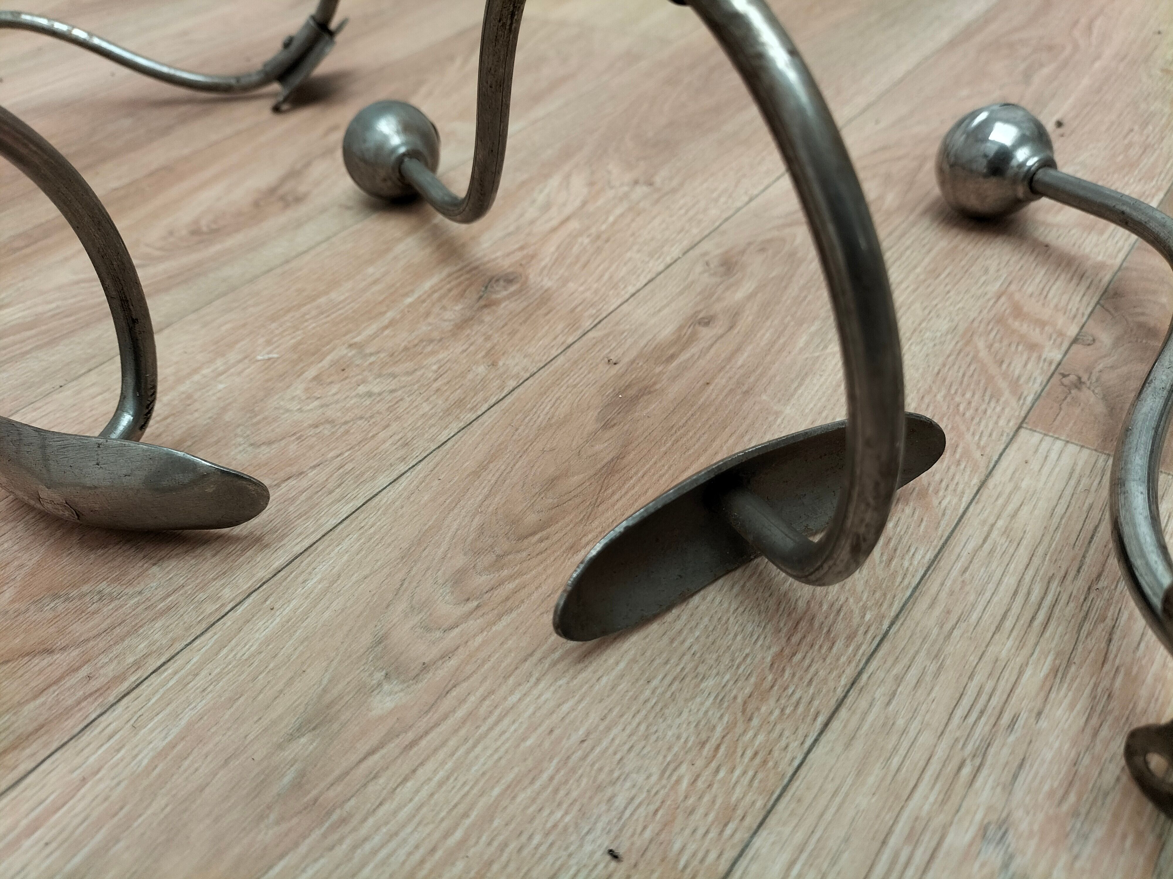 Series of 6 hooks