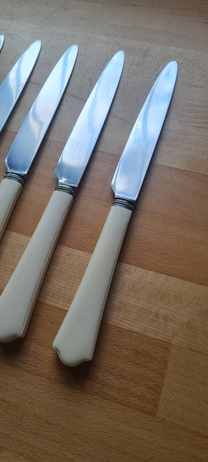 Set of 12 bakelite knives