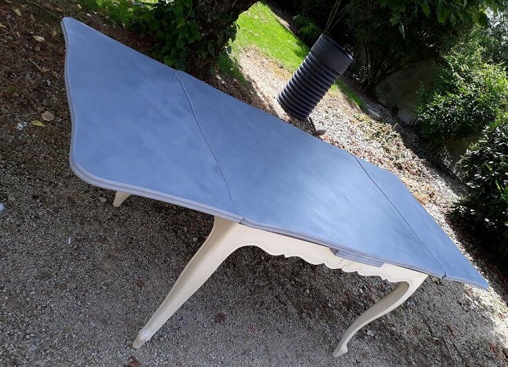 Extendable table style Louis XV