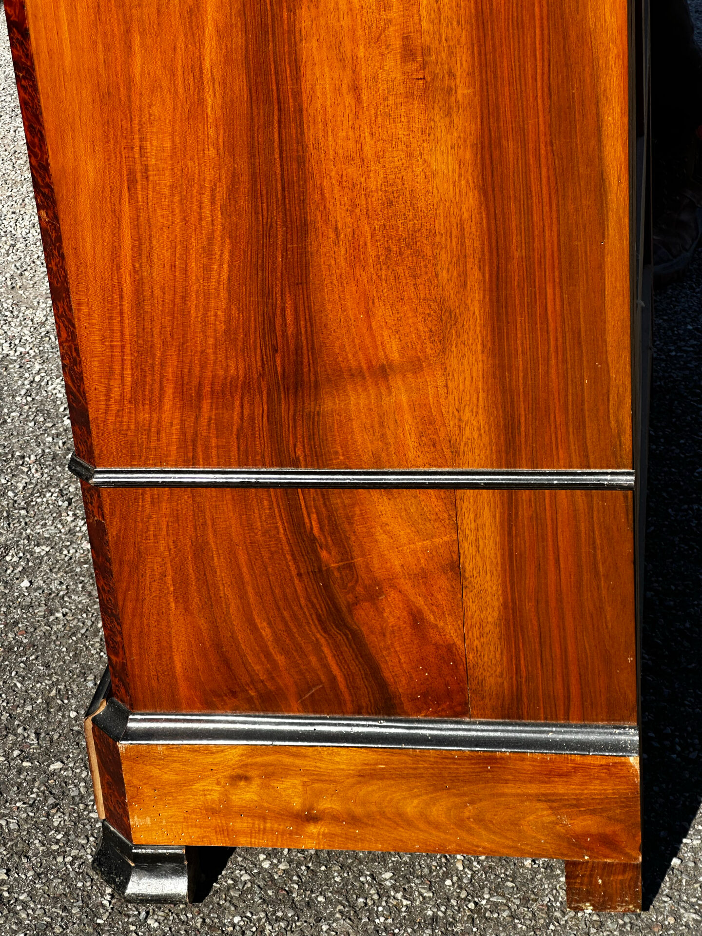 Armoire à glace Napoléon III en placage de loupe