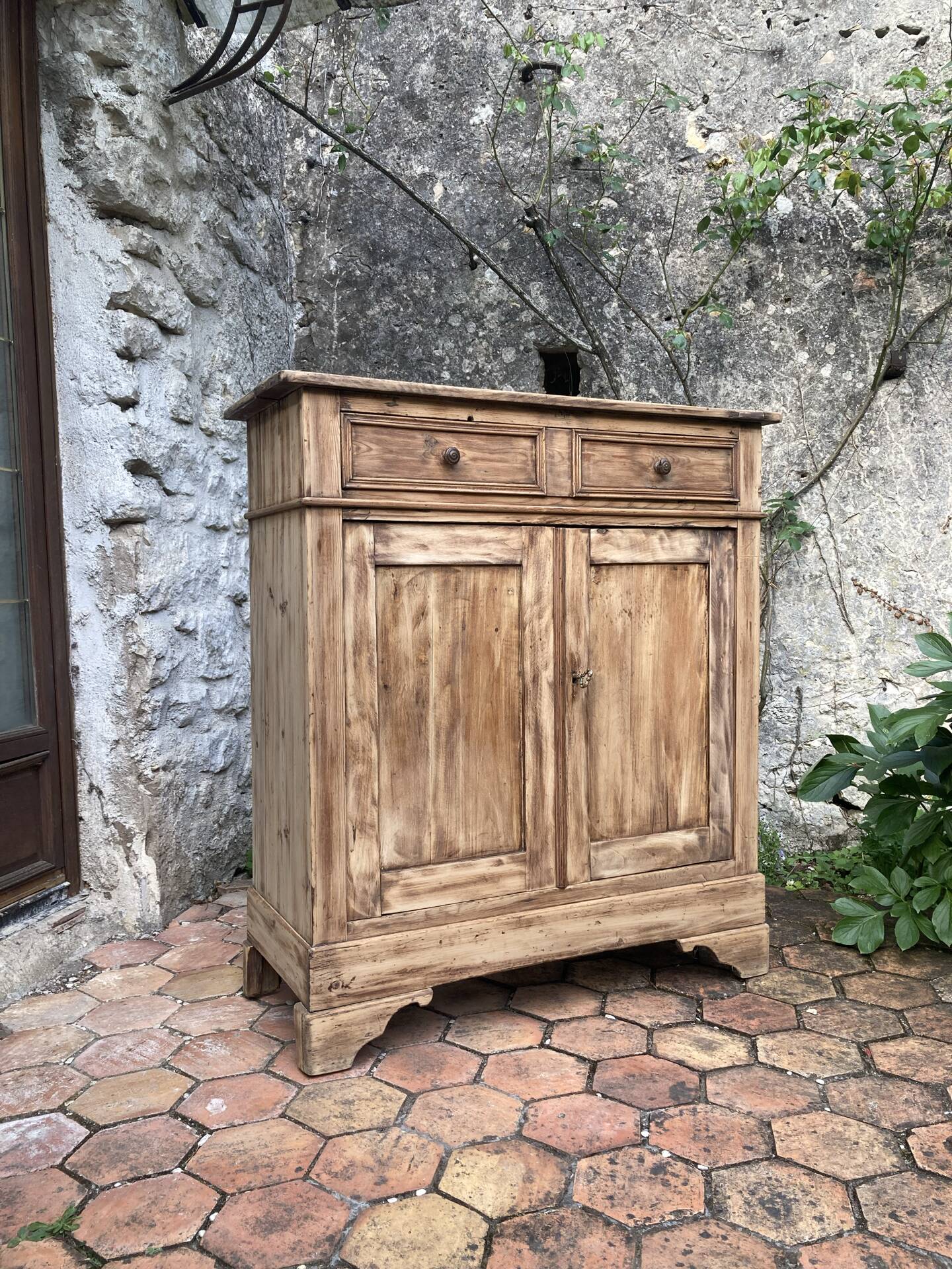 Old buffet