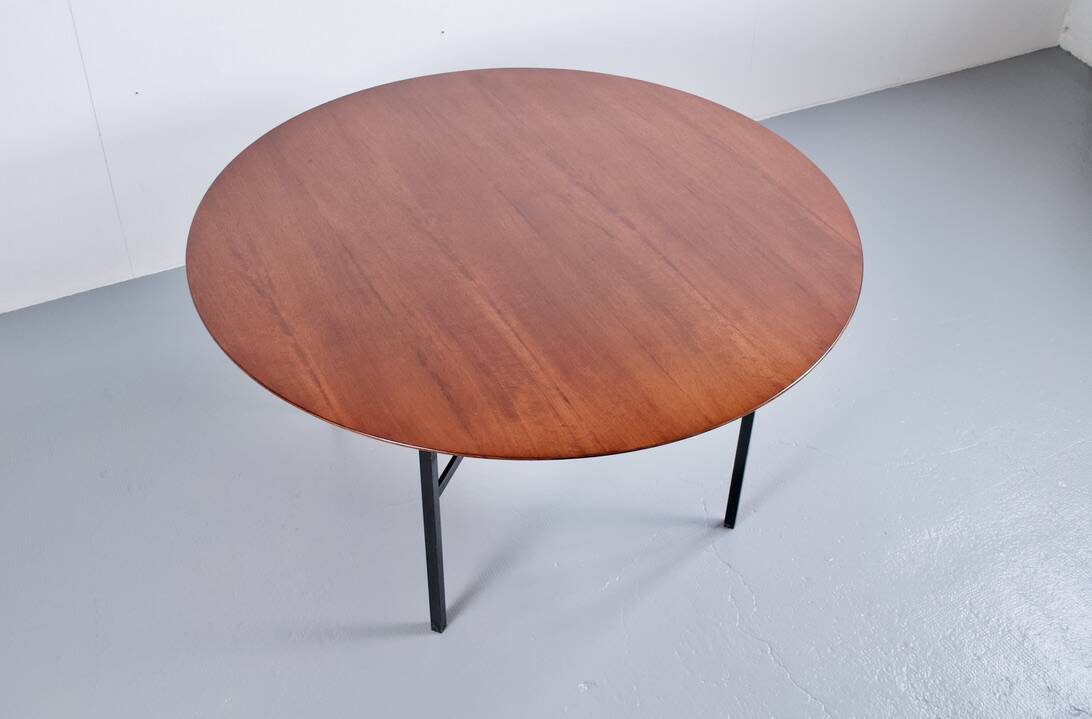 Round dining table assigned to ignazio gardella 1960 azucena publisher