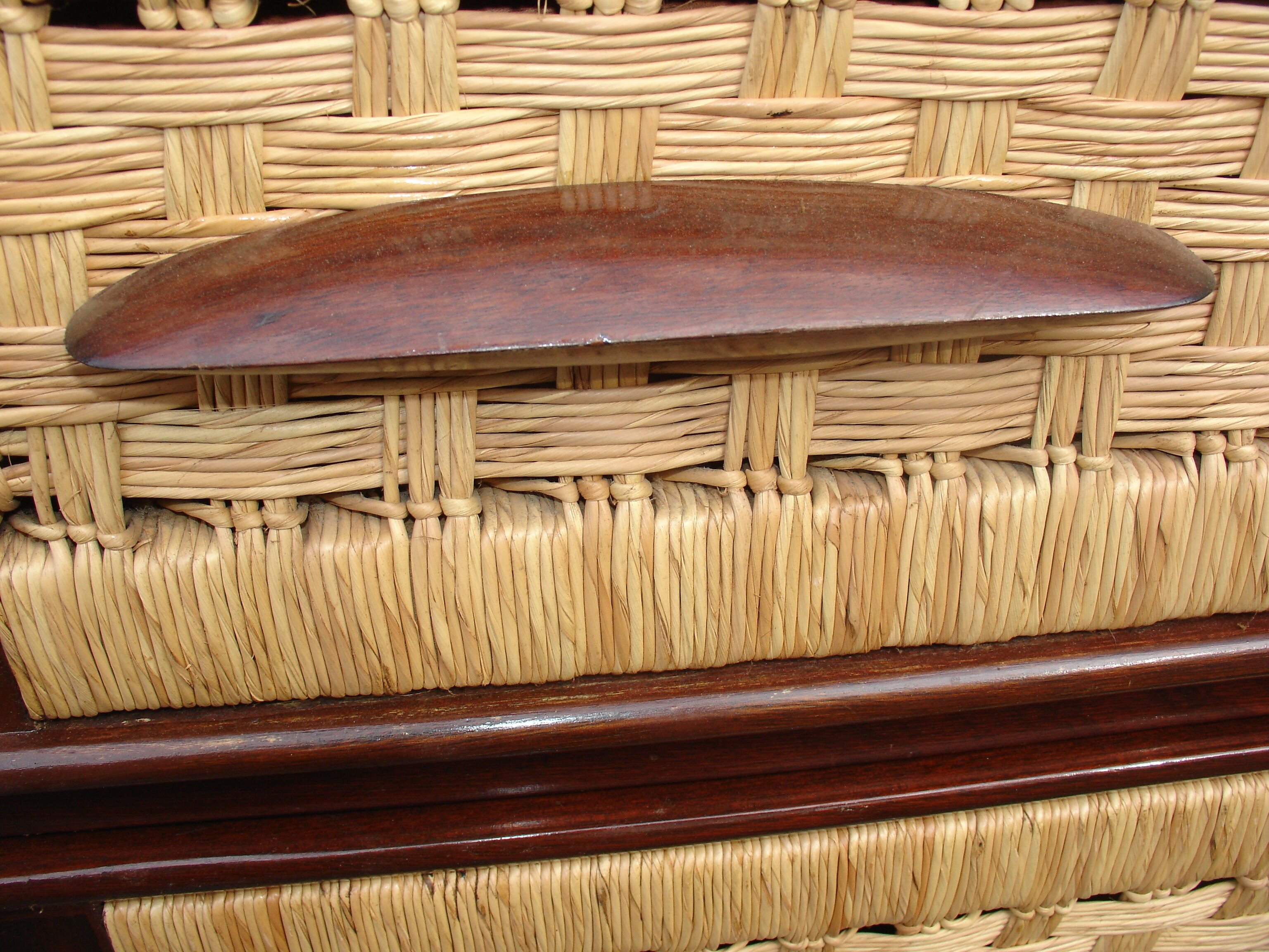 Six-drawer mahogany and straw chest of drawers, circa 1950, made in Mexico