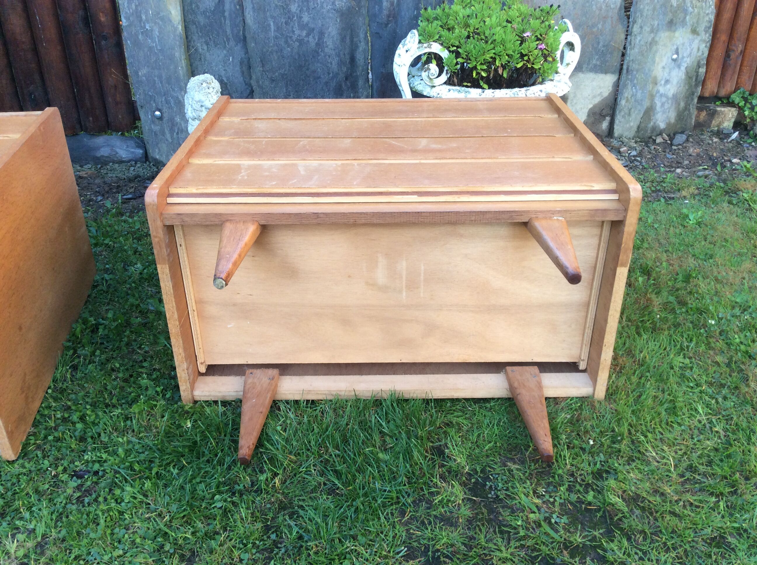 Vintage commodes (duo) in oak with 4 drawers.