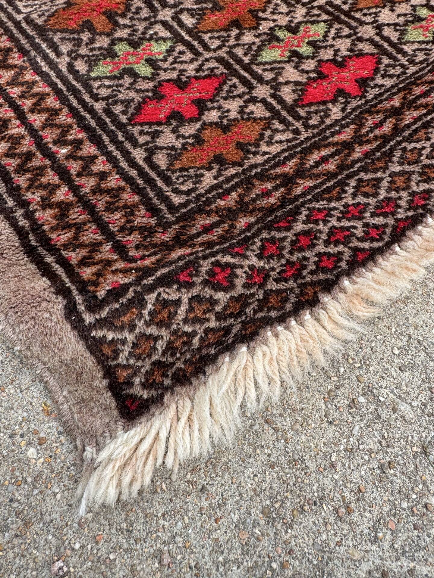 Large antique Bukhara carpet (300X375cm)