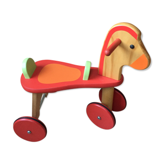 Carrier wooden horse for the little ones