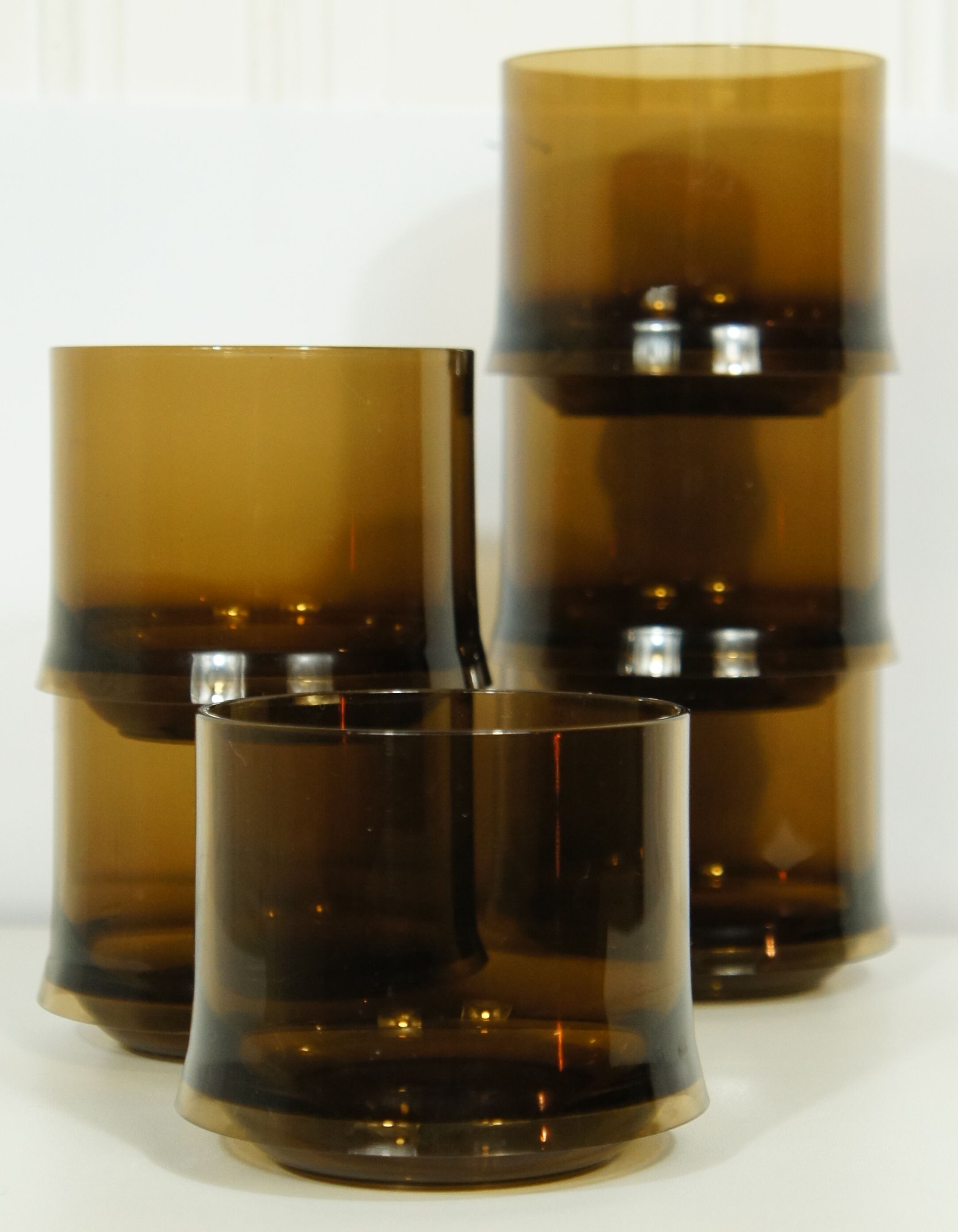 Set de 6 verres Guzzini en plexiglas fumé 1970