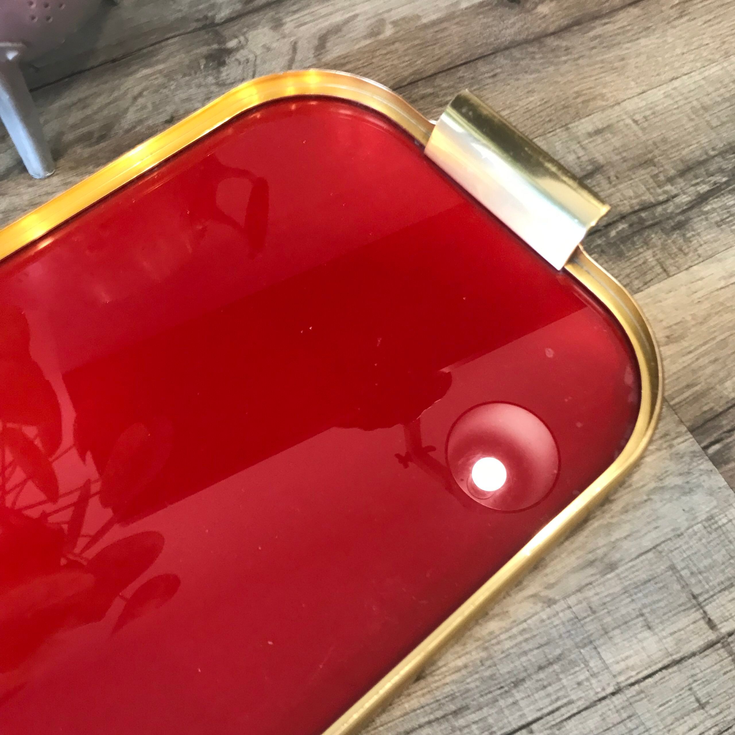 Plateau rouge métal doré Durinox