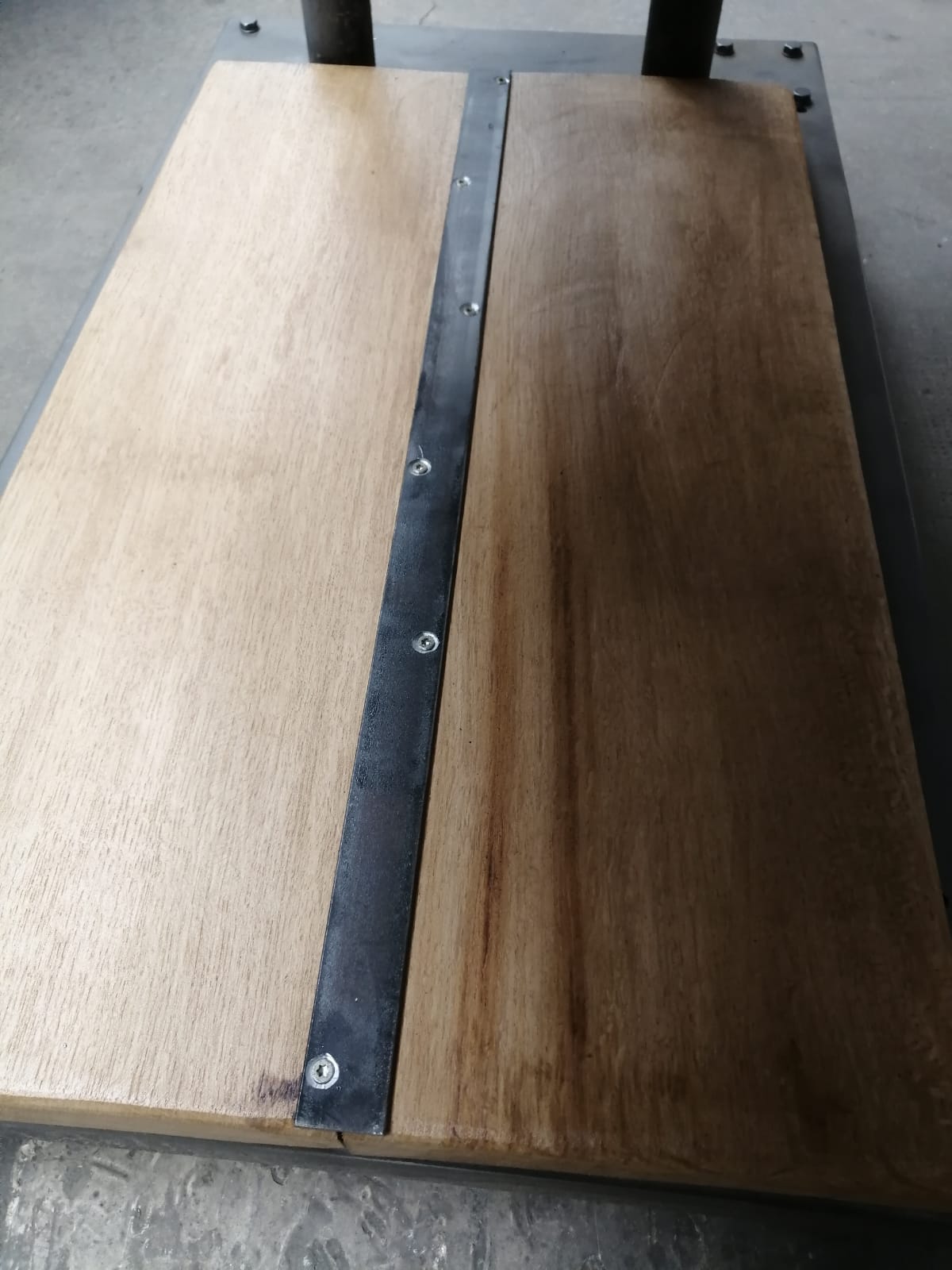 Industrial lift table