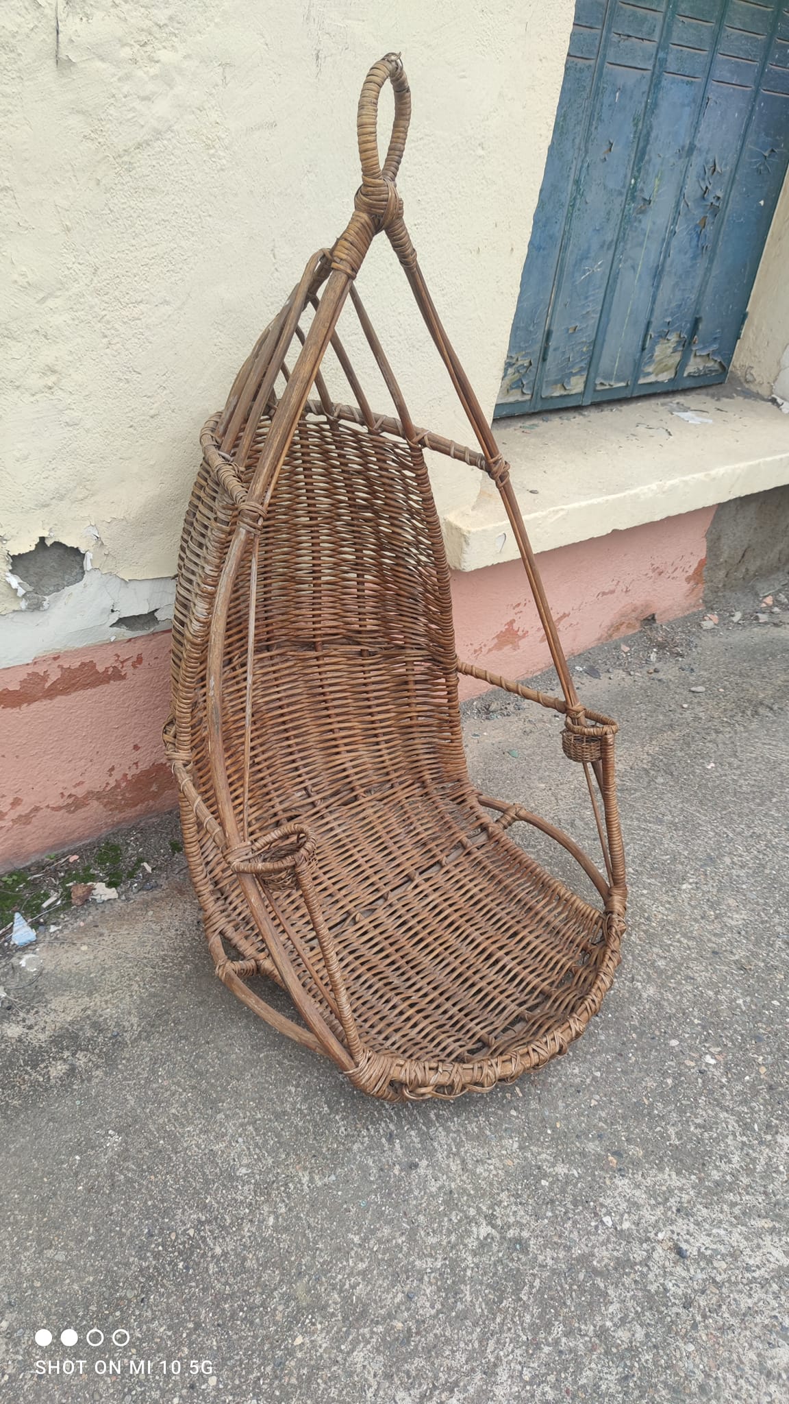 Rattan hanging egg chair