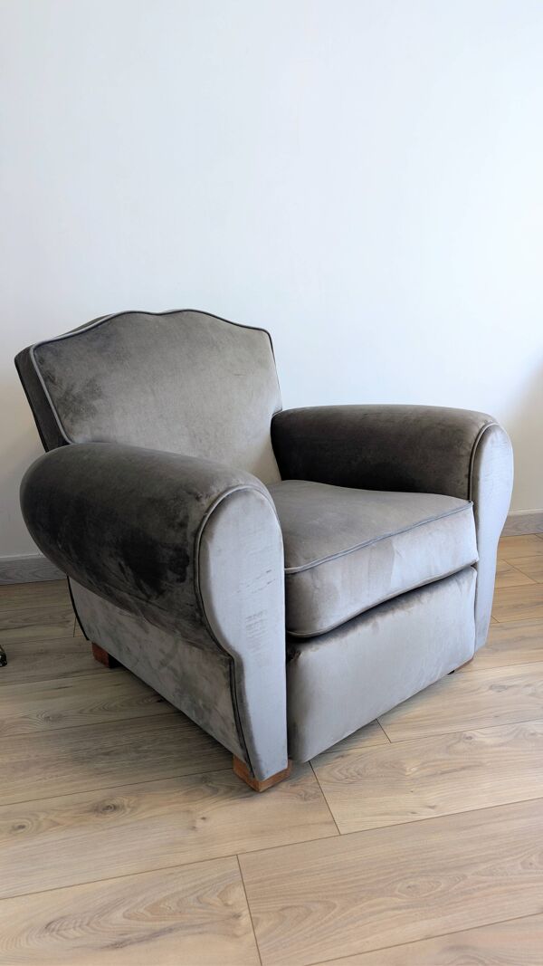 Paire de fauteuils club moustache en velours gris éléphant