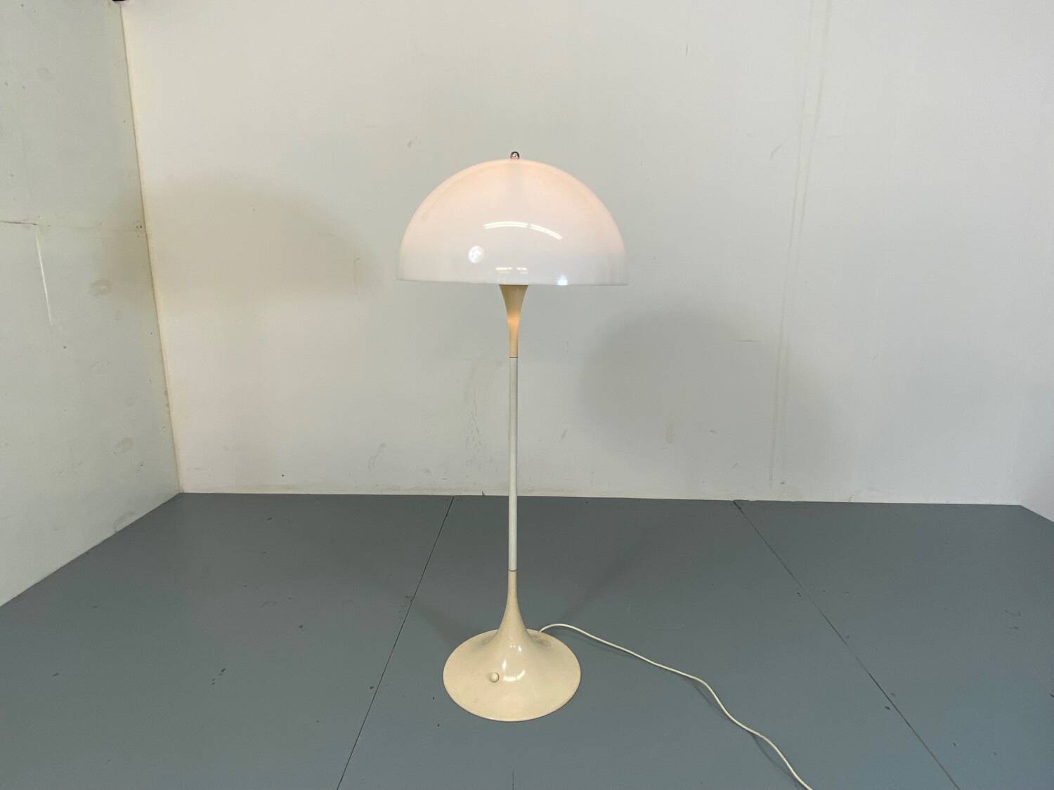 Lampadaire Panthella par Verner Panton pour Louis Poulsen, 1971