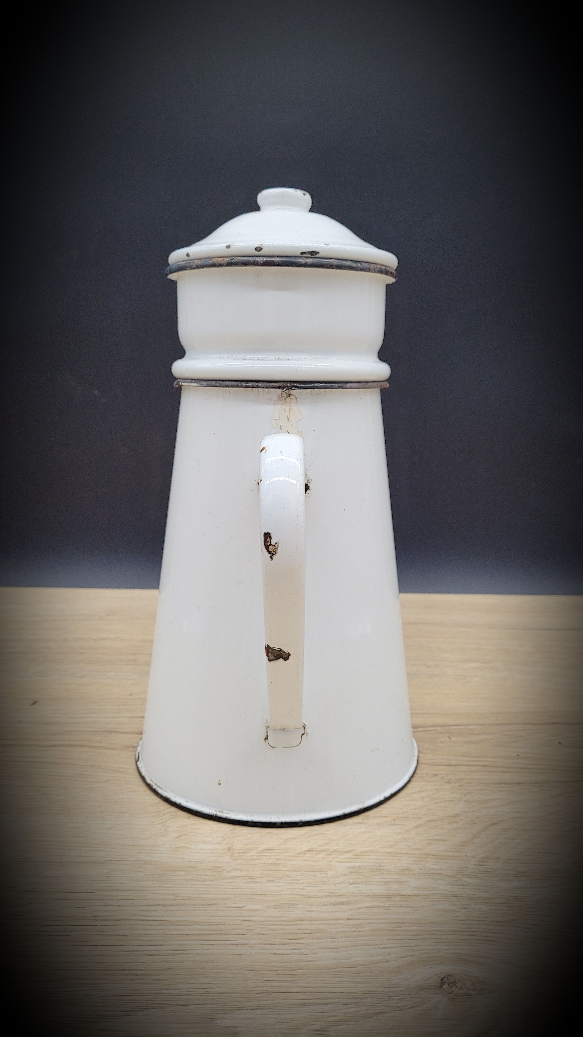 White enamelled teapot coffee maker