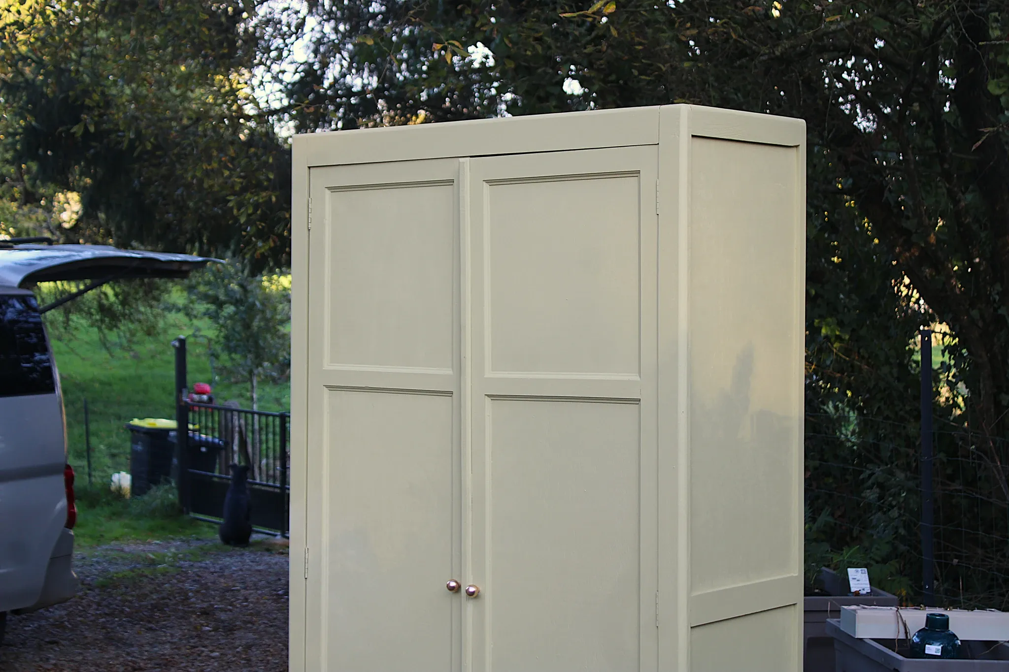Parisian wardrobe in Clay Green wood – 2 moulded doors – H188 cm