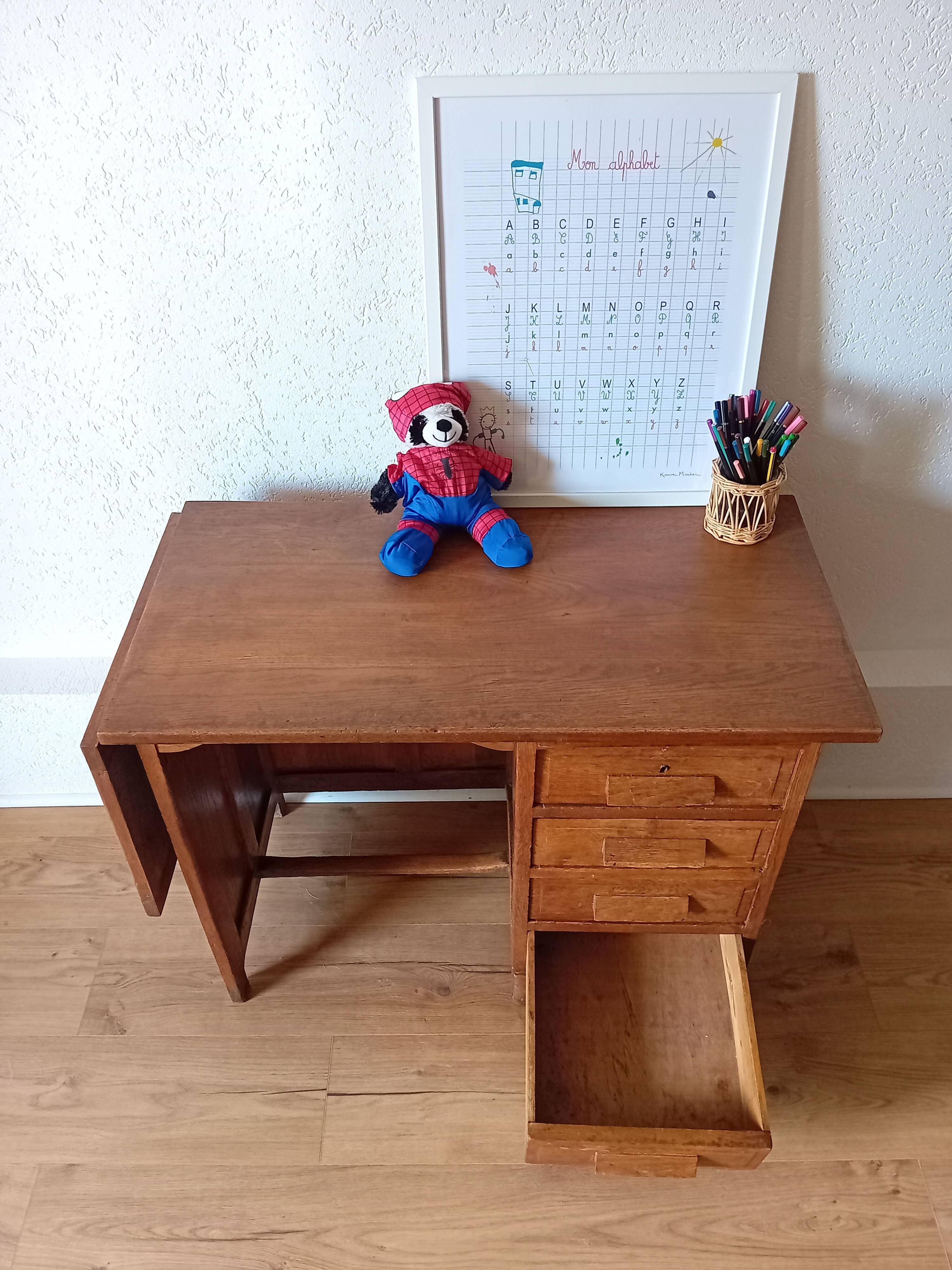Children's desk