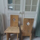 2 vintage chairs in brutalist style made of pitch pine with a waxed finish.