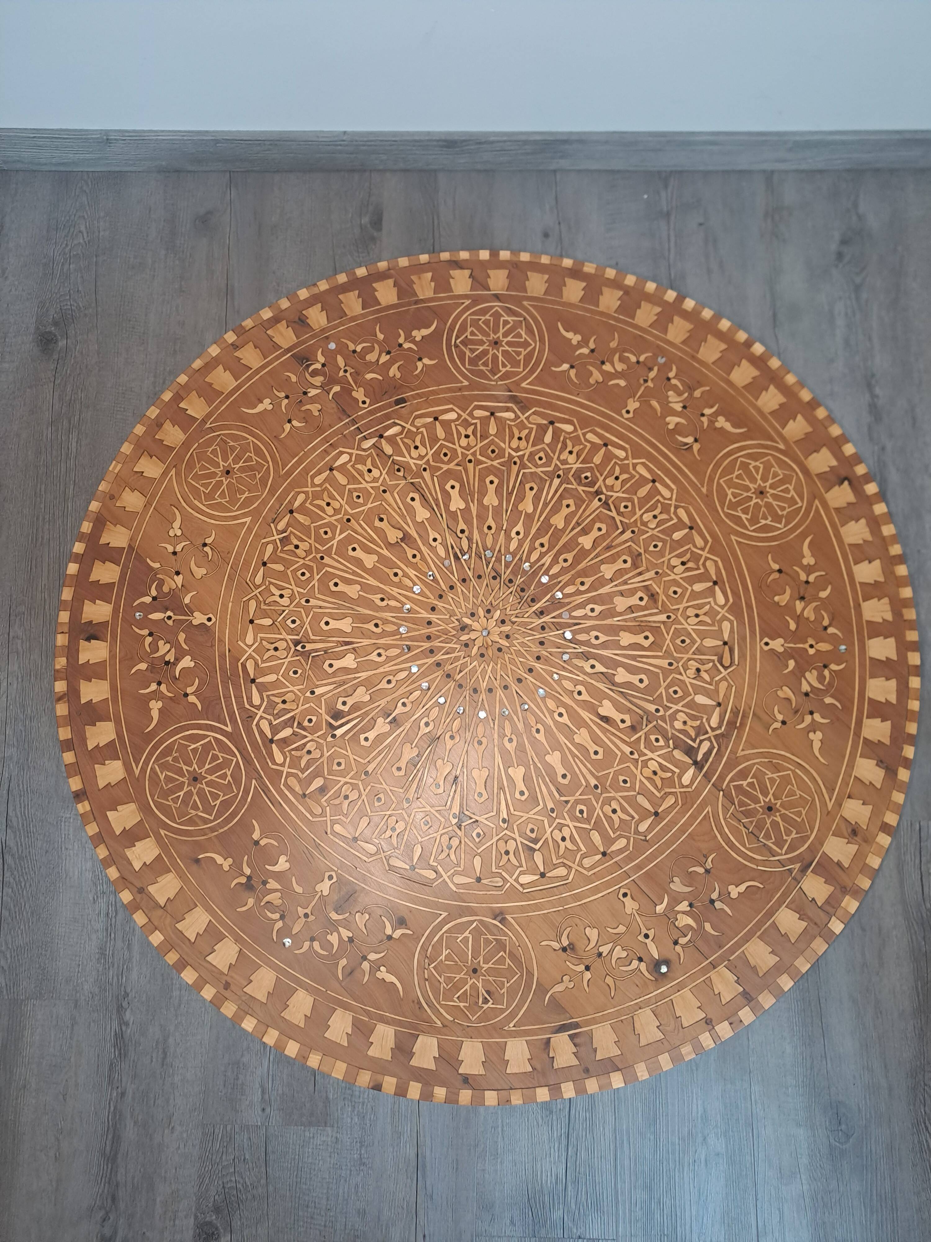Handcrafted round coffee table of Essaouira type made of thuya wood, with inlays.