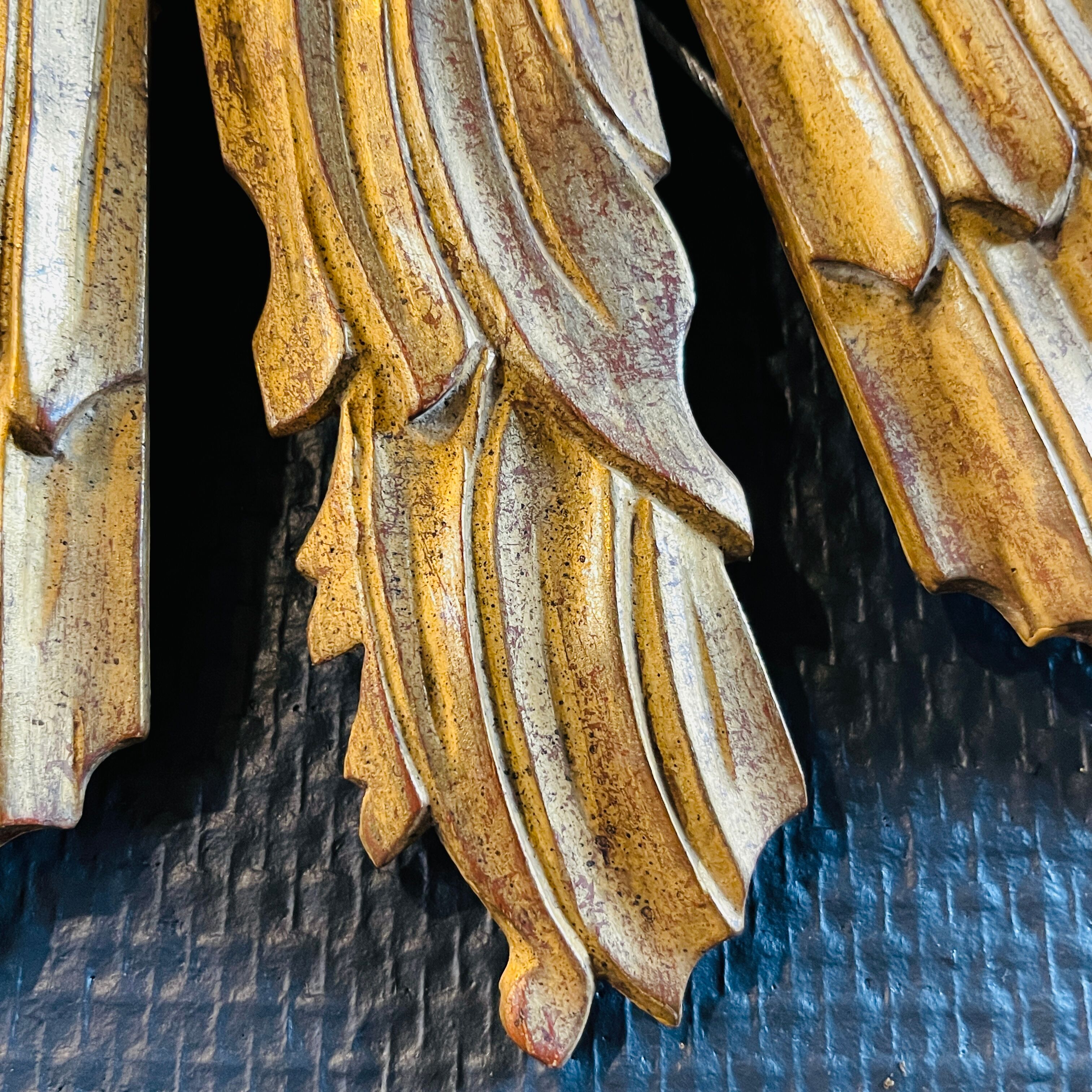 Miroir de sorcière, bois sculpté doré, ca 1950