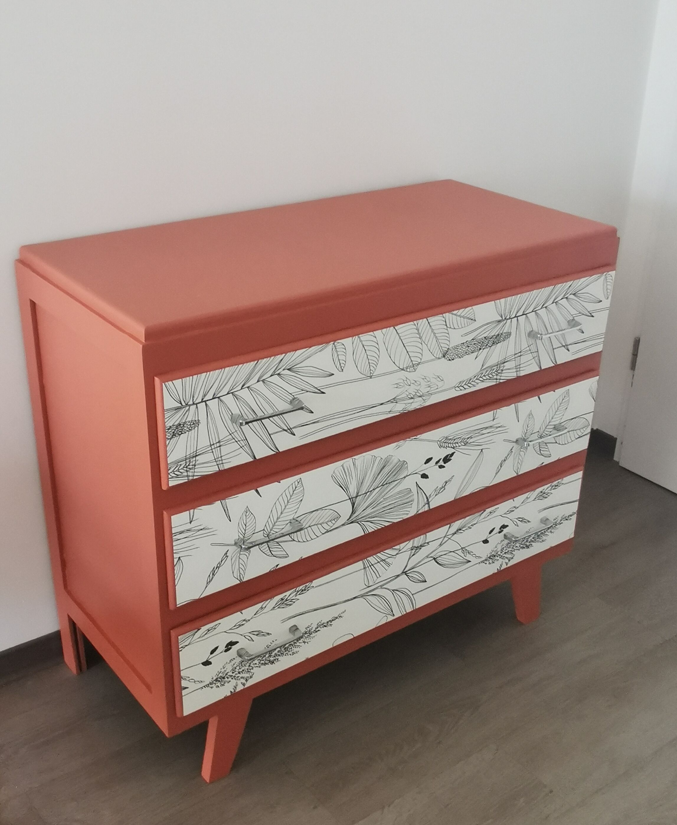 Vintage chest of drawers
