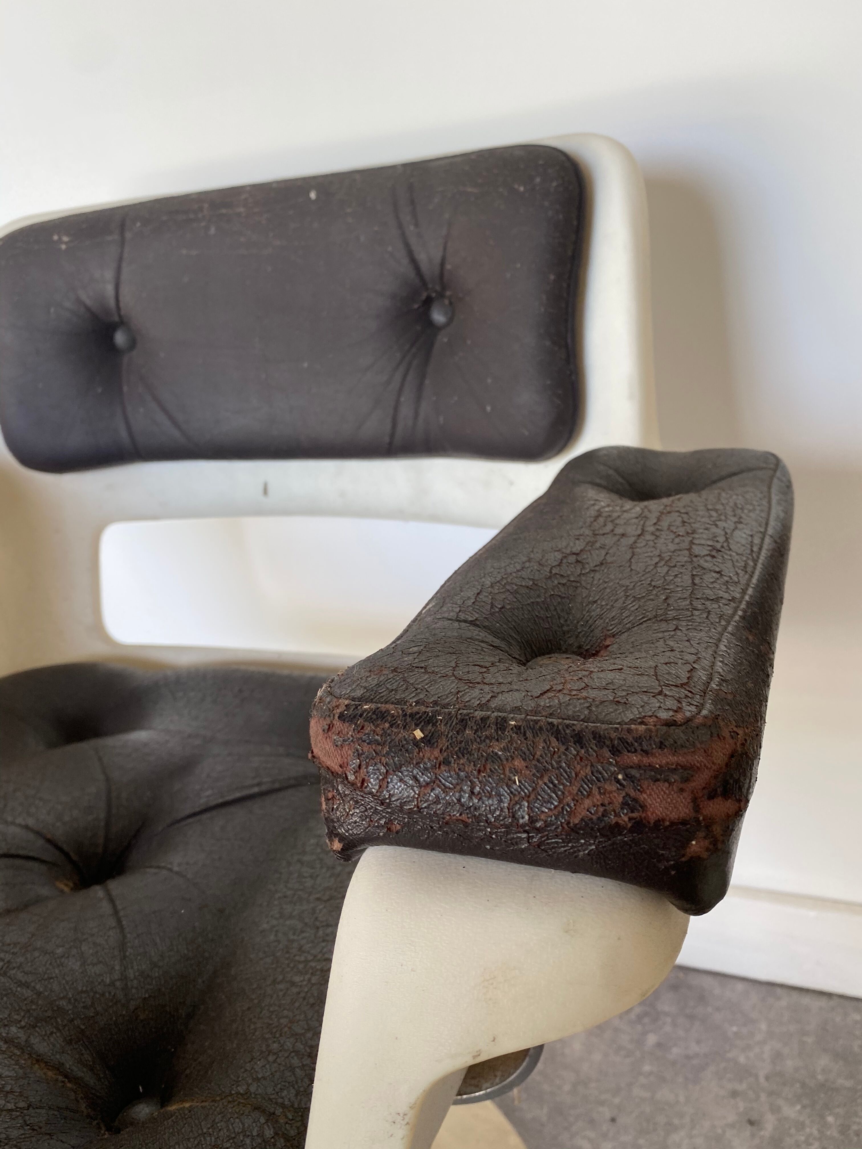 Paire de fauteuils Albert Jacob 1970