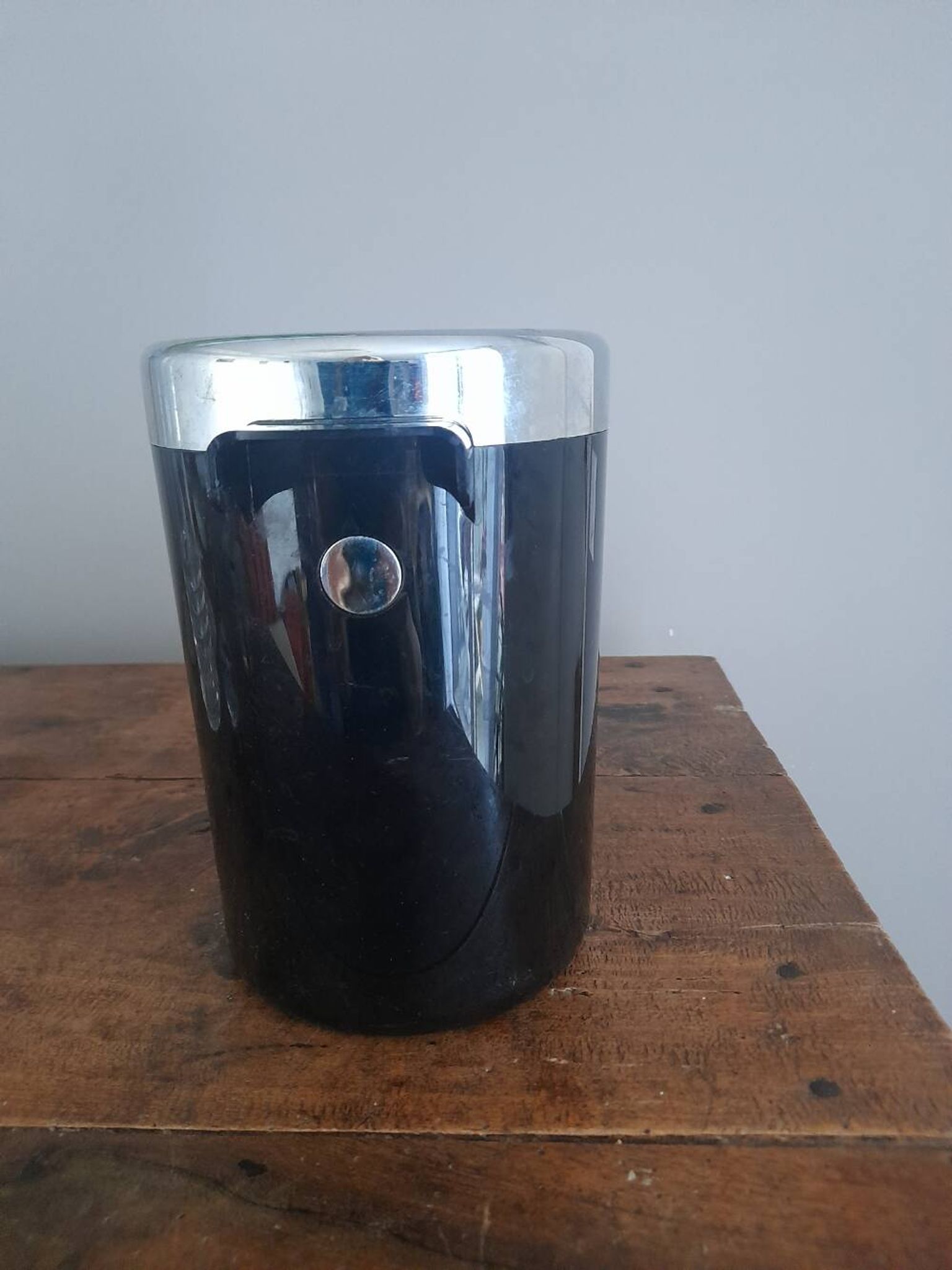 Long-lasting bottle cooler bucket